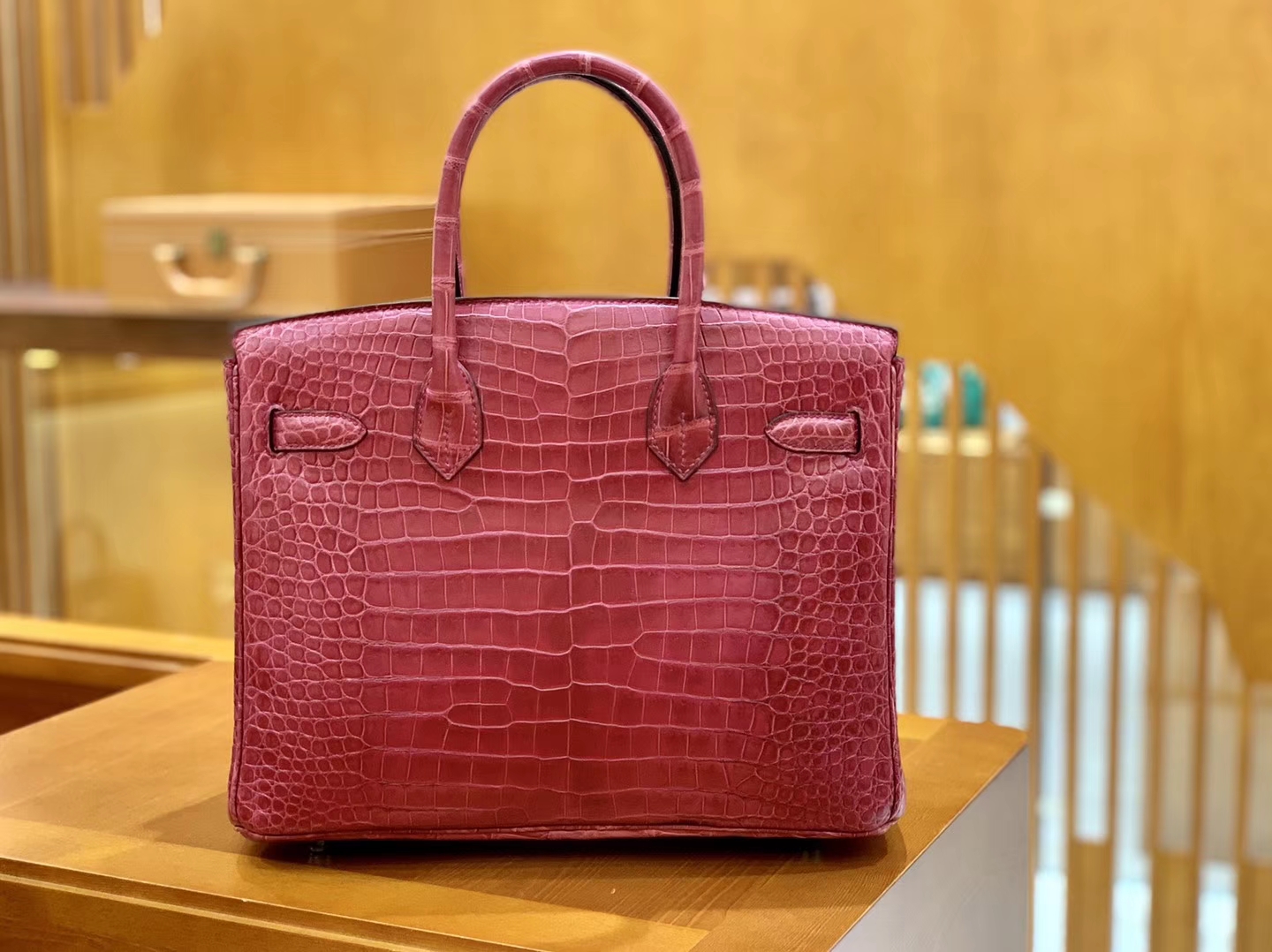 Hermès（爱马仕）Birkin 铂金包 石榴红 倒V 一级皮 湾鳄鱼皮 臻品级别 金扣 30cm