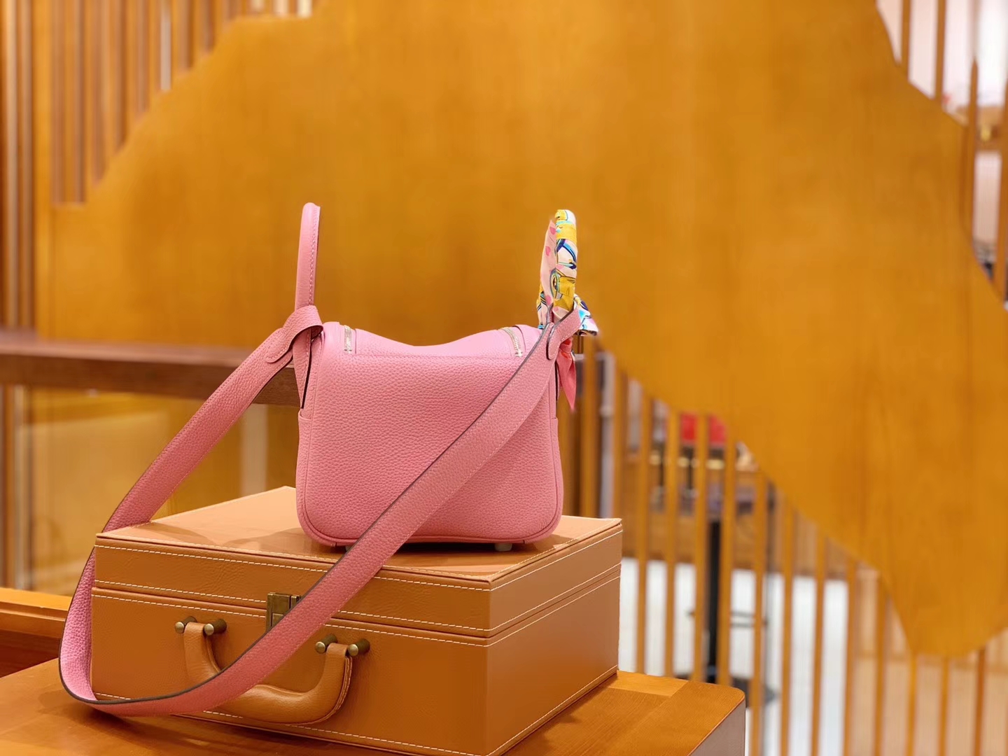 Hermès（爱马仕）Mini Lindy 18cm 樱花粉银 德国进口togo牛皮 全手工