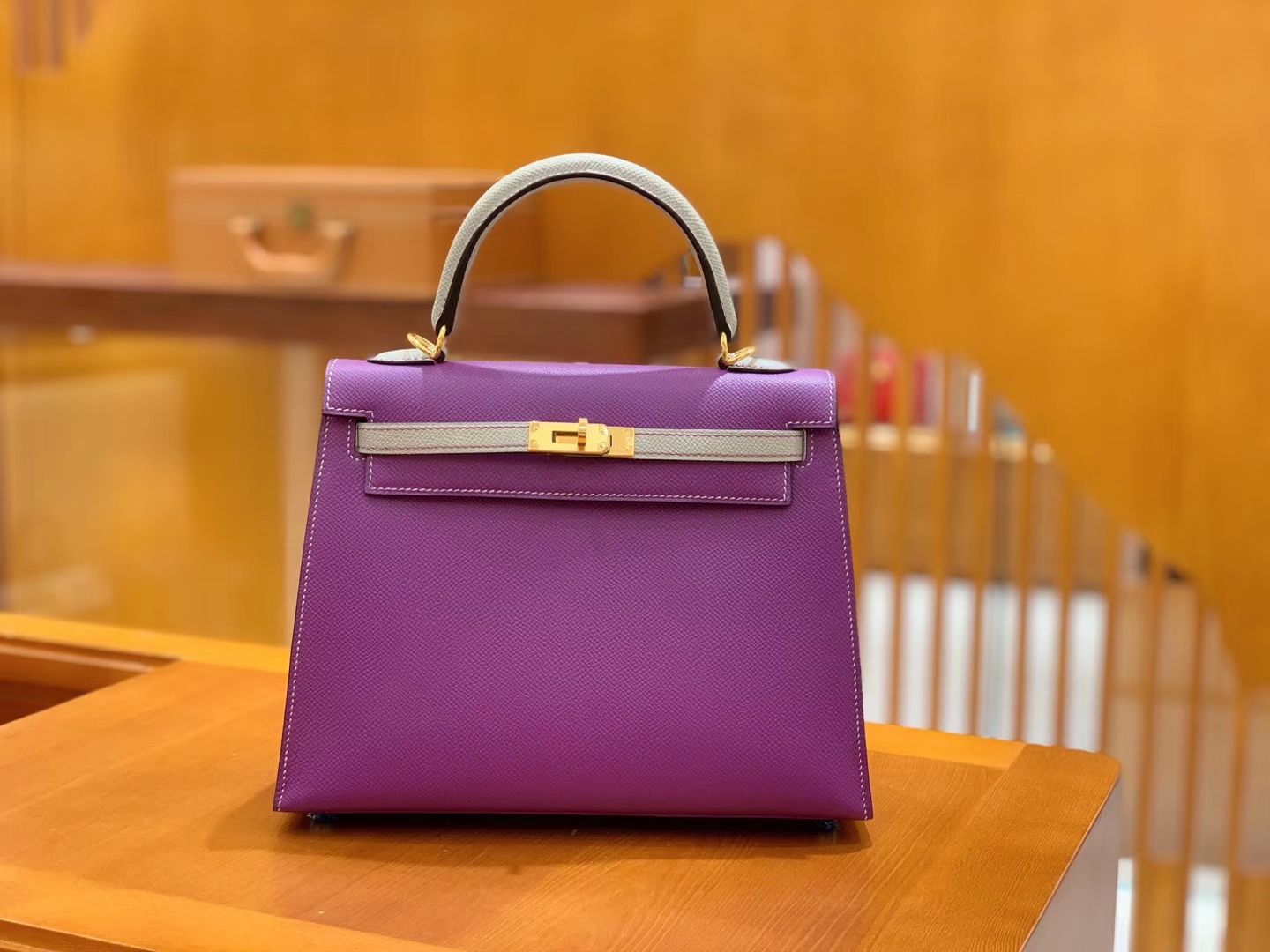 Hermès（爱马仕）Kelly 凯莉包 海葵紫拼海鸥灰 掌纹德国进口牛皮 全手工 金扣 25cm 现货