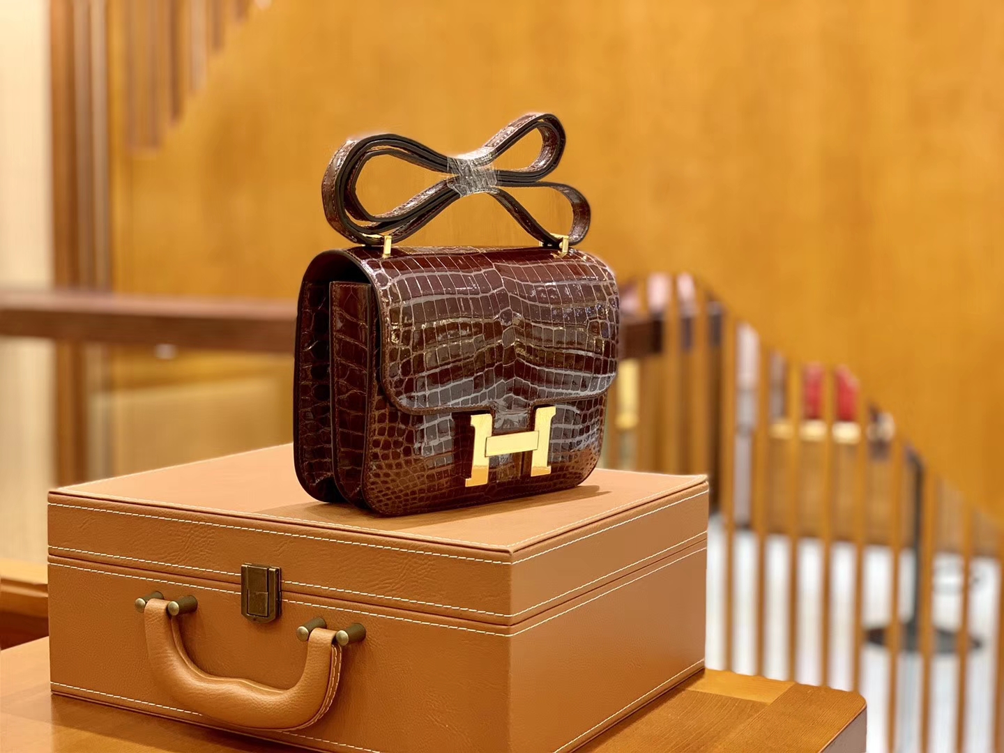 Hermès（爱马仕）Constance 空姐包 摩卡 咖啡色 一级美洲亮面鳄鱼皮 臻品级别 金扣 18cm