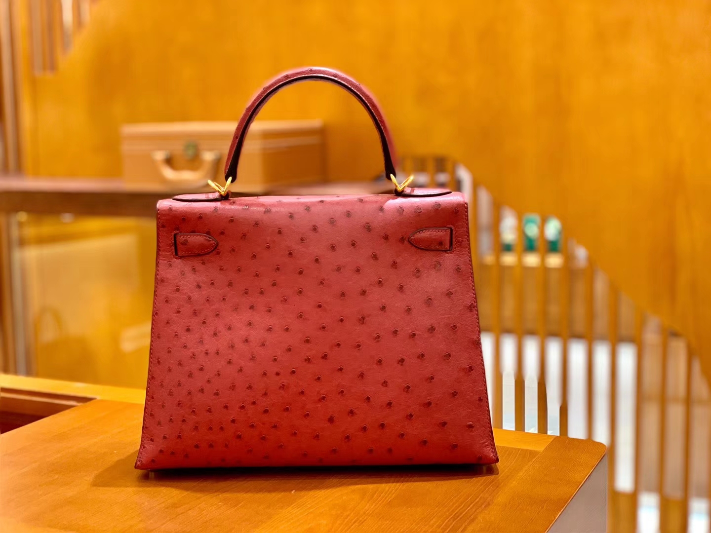 Hermès（爱马仕）Kelly 凯莉包 石榴红 南非KK级鸵鸟皮 全手工缝制 金扣 28cm 现货