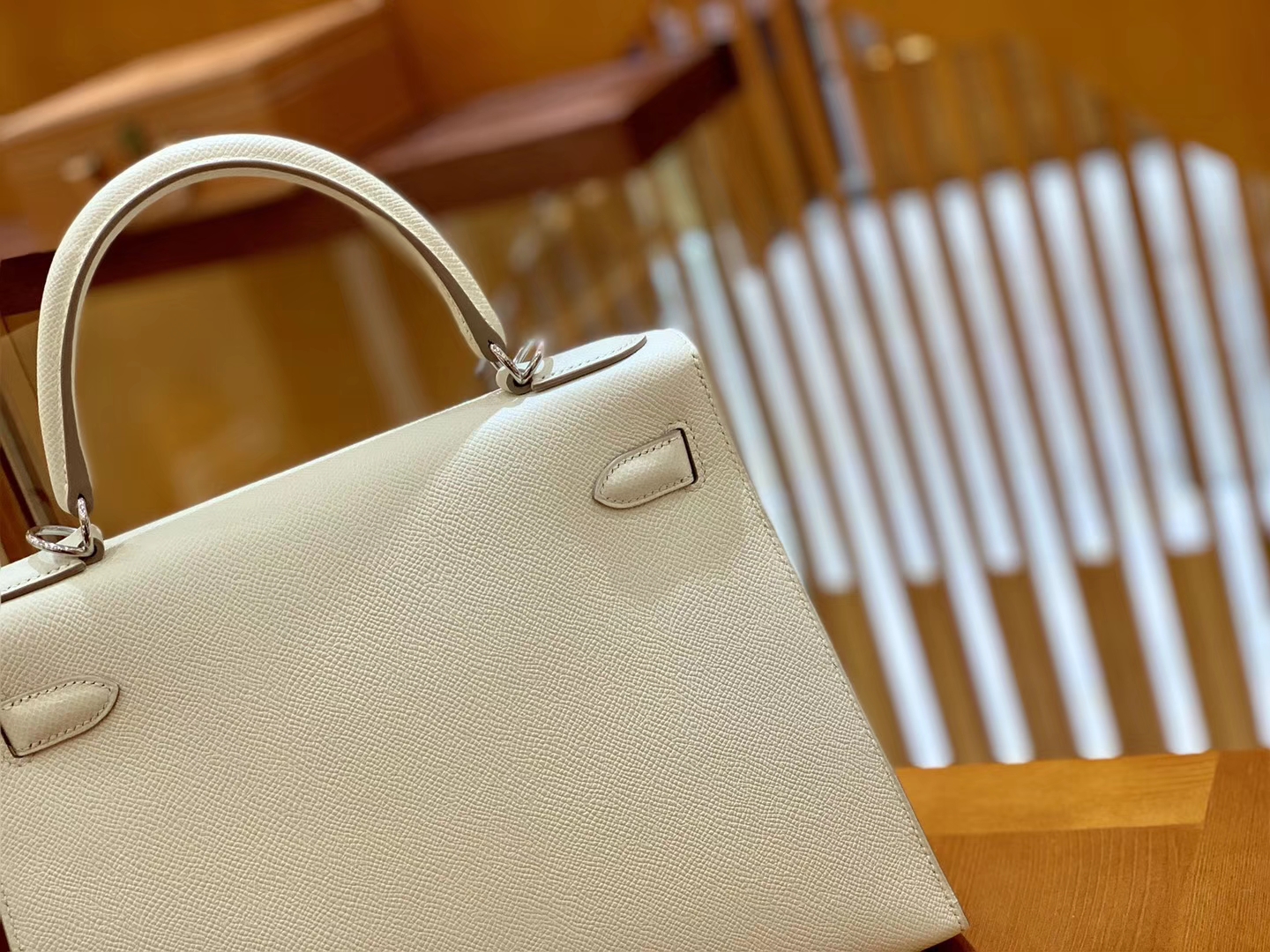 Hermès（爱马仕）Kelly 凯莉包 奶昔白 掌纹牛皮 进口原料 臻品级别 银扣 28cm 现货