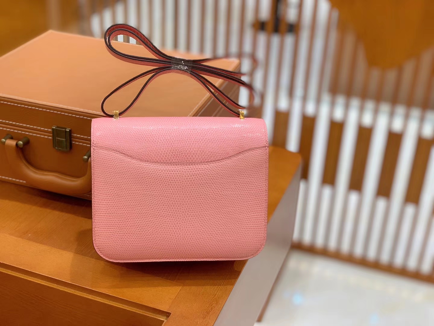 Hermès（爱马仕）Constance 空姐包 樱花粉 3Q粉 野生蜥蜴皮 全手工缝制 18cm 金扣 现货