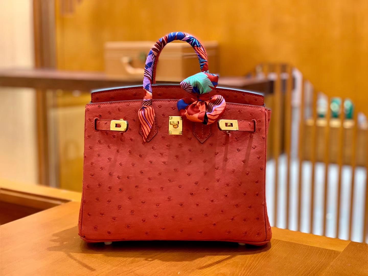 Hermès（爱马仕）Birkin 铂金包 红色 鸵鸟皮 手缝工艺 金扣 25cm 现货
