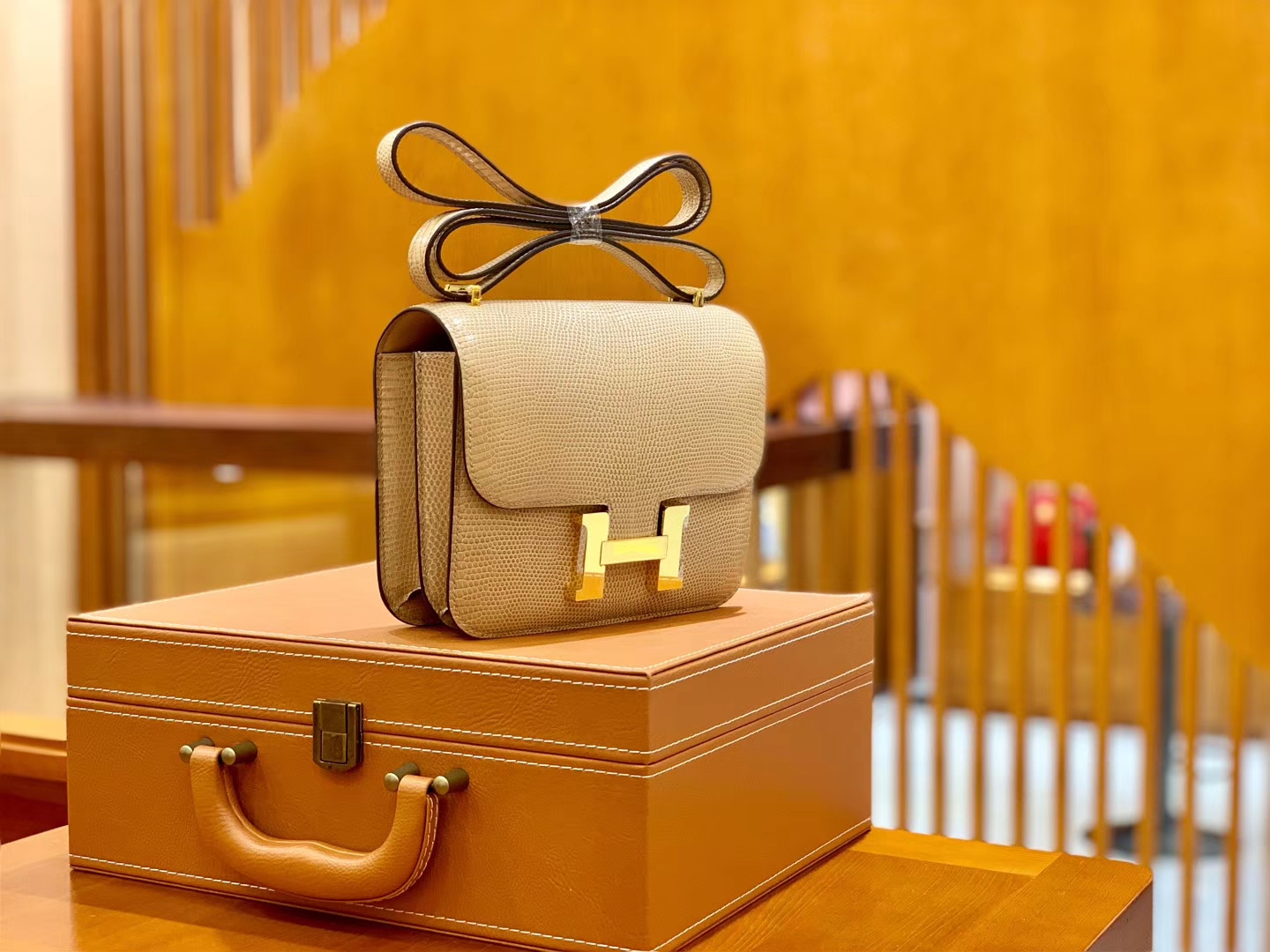 Hermès（爱马仕）Constance 空姐包 杏色 野生蜥蜴 臻品级别 金扣 18cm