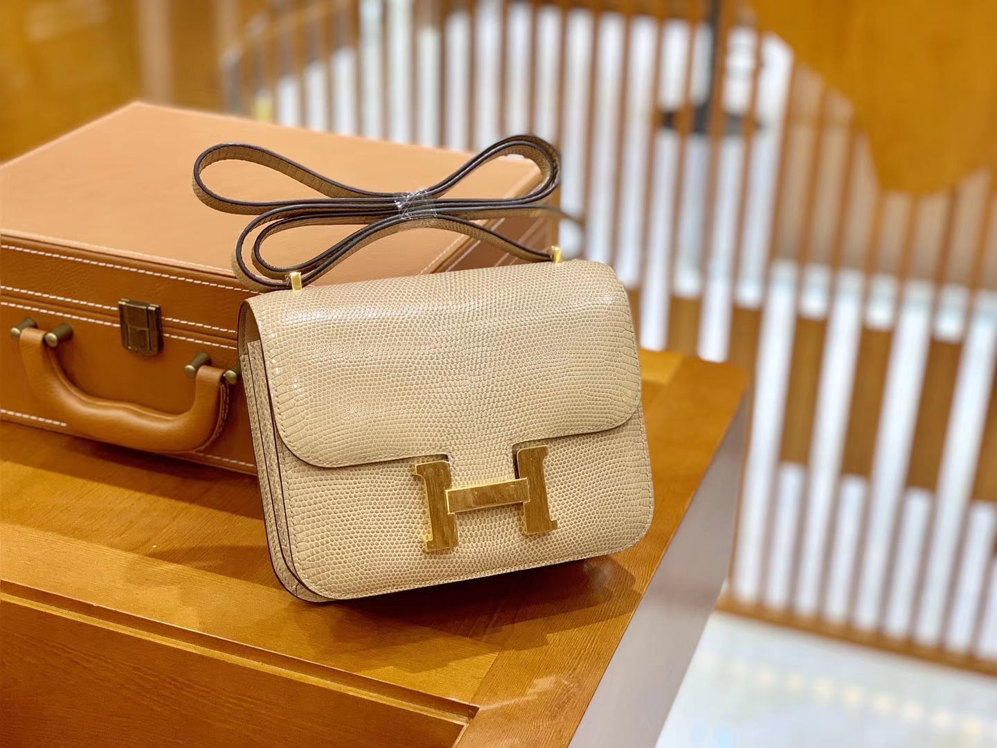 Hermès（爱马仕）Constance 空姐包 杏色 野生蜥蜴 臻品级别 金扣 18cm
