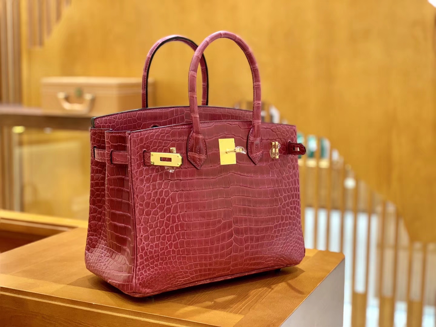 Hermès（爱马仕）Birkin 铂金包 石榴红 倒V 一级皮 湾鳄鱼皮 臻品级别 金扣 30cm
