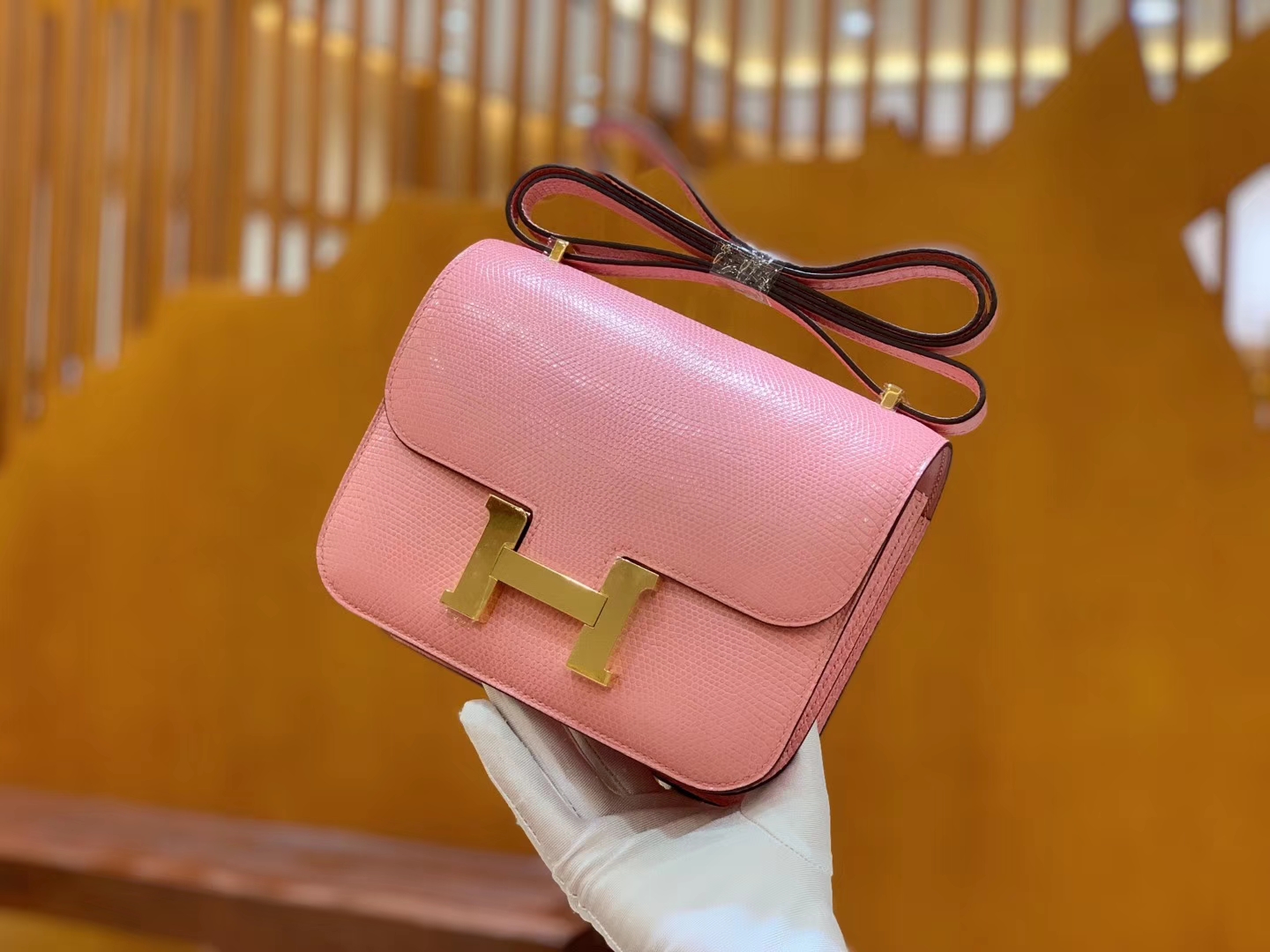 Hermès（爱马仕）Constance 空姐包 樱花粉 3Q粉 野生蜥蜴皮 全手工缝制 18cm 金扣 现货