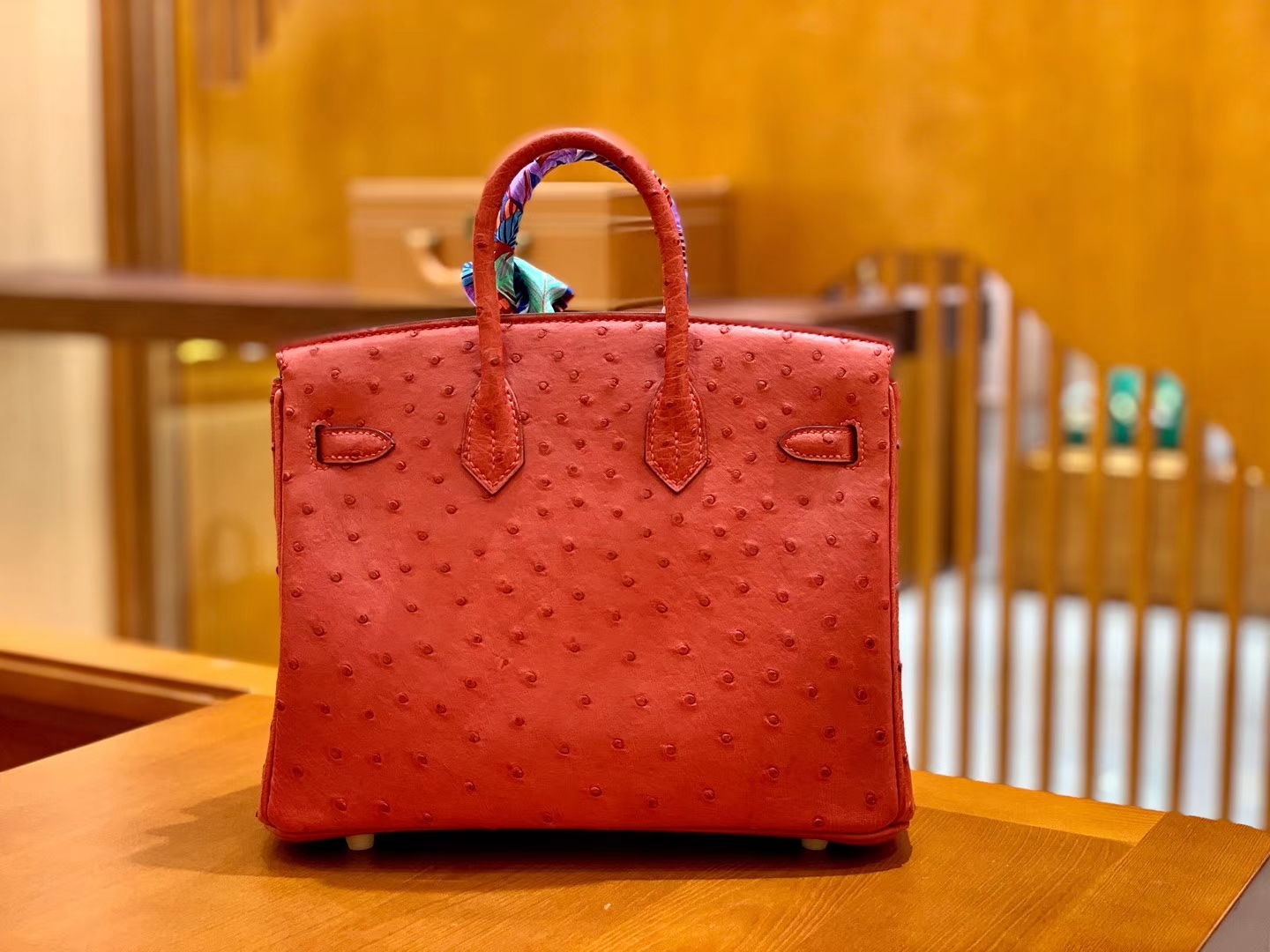 Hermès（爱马仕）Birkin 铂金包 红色 鸵鸟皮 手缝工艺 金扣 25cm 现货