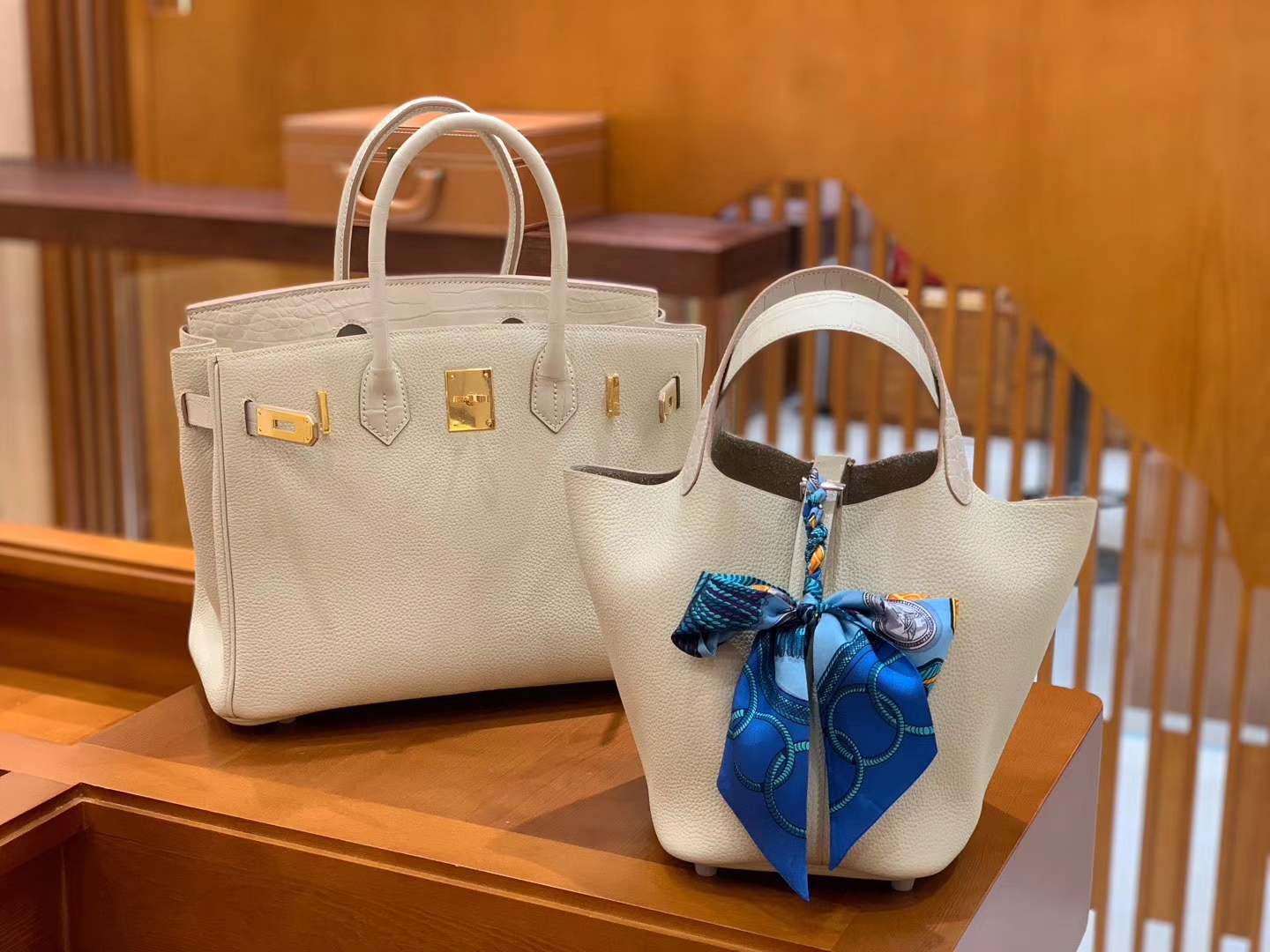 Hermès（爱马仕）Birkin Touch 30cm 奶昔白 金扣 鳄鱼皮拼德国togo牛皮 全手工缝制