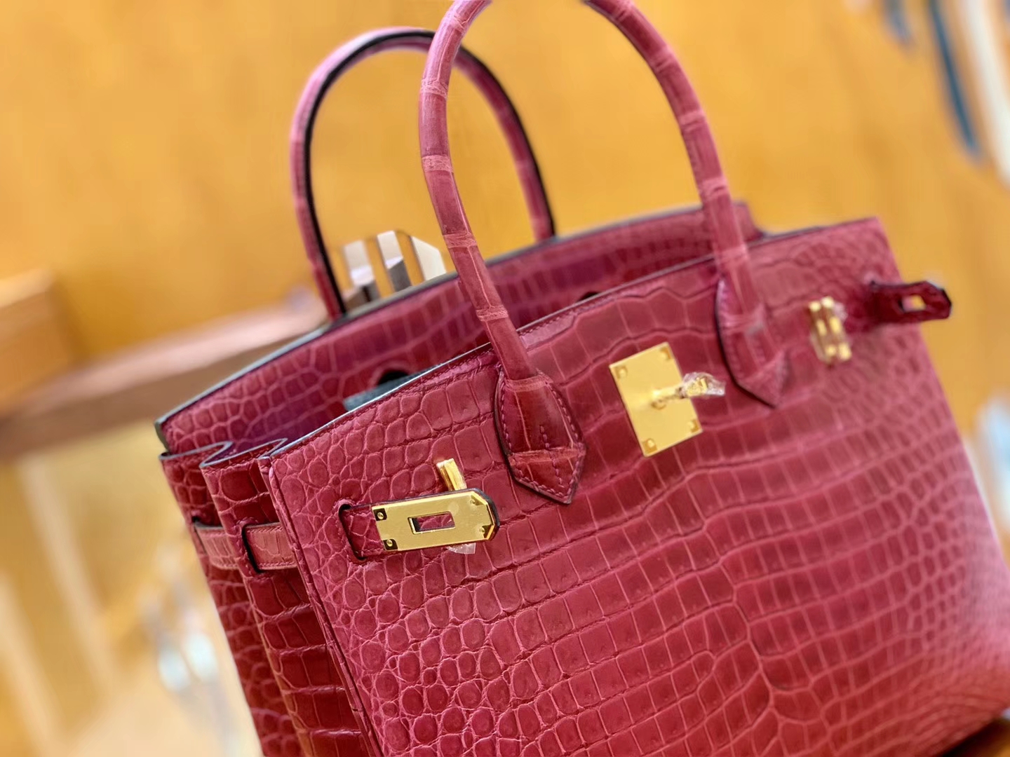 Hermès（爱马仕）Birkin 铂金包 石榴红 倒V 一级皮 湾鳄鱼皮 臻品级别 金扣 30cm