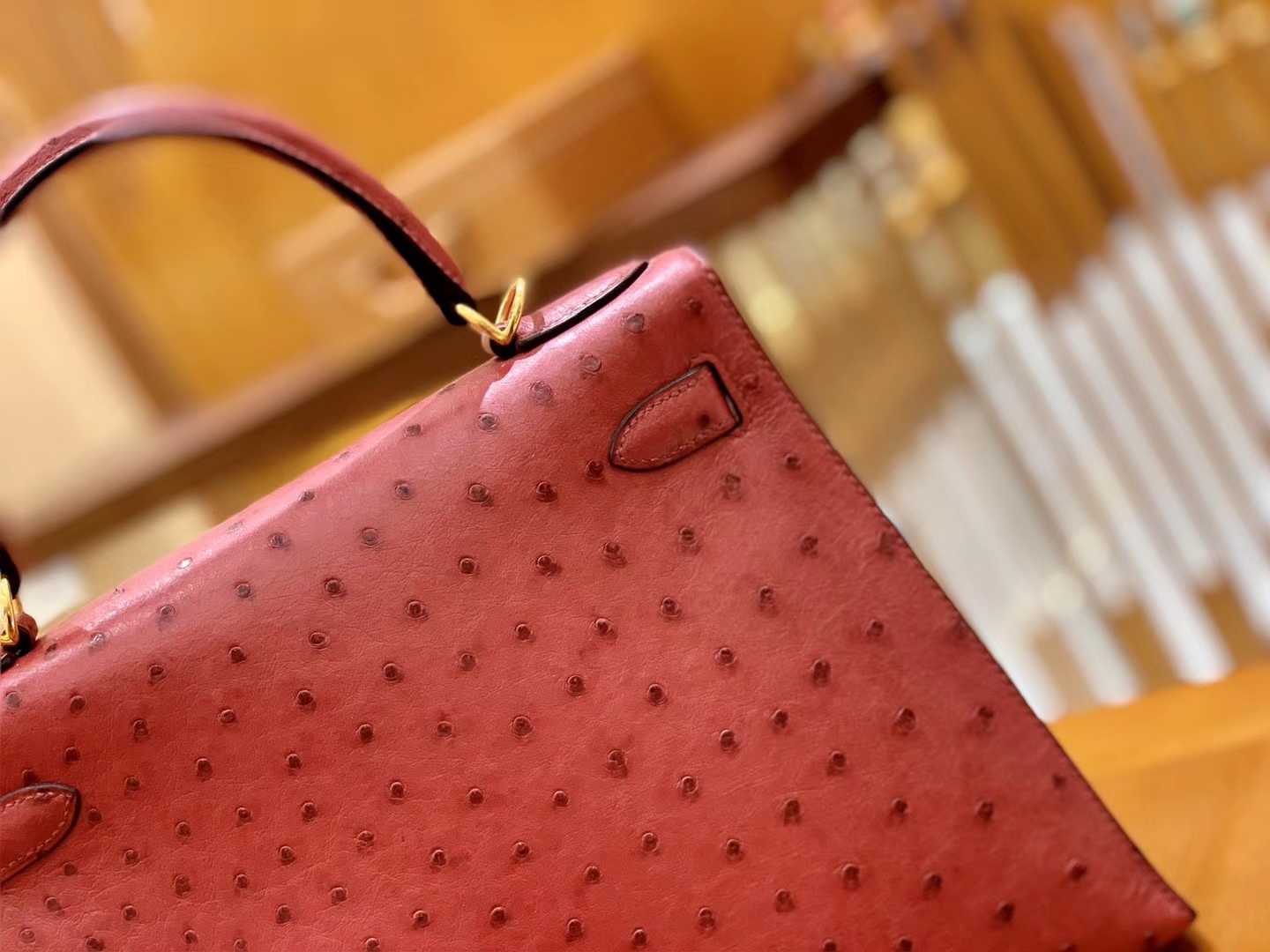 Hermès（爱马仕）Kelly 凯莉包 石榴红 南非KK级鸵鸟皮 全手工缝制 金扣 28cm 现货
