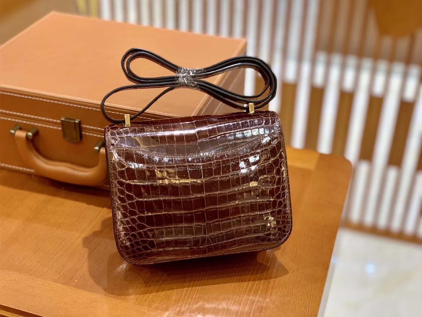 Hermès（爱马仕）Constance 空姐包 摩卡 咖啡色 一级美洲亮面鳄鱼皮 臻品级别 金扣 18cm