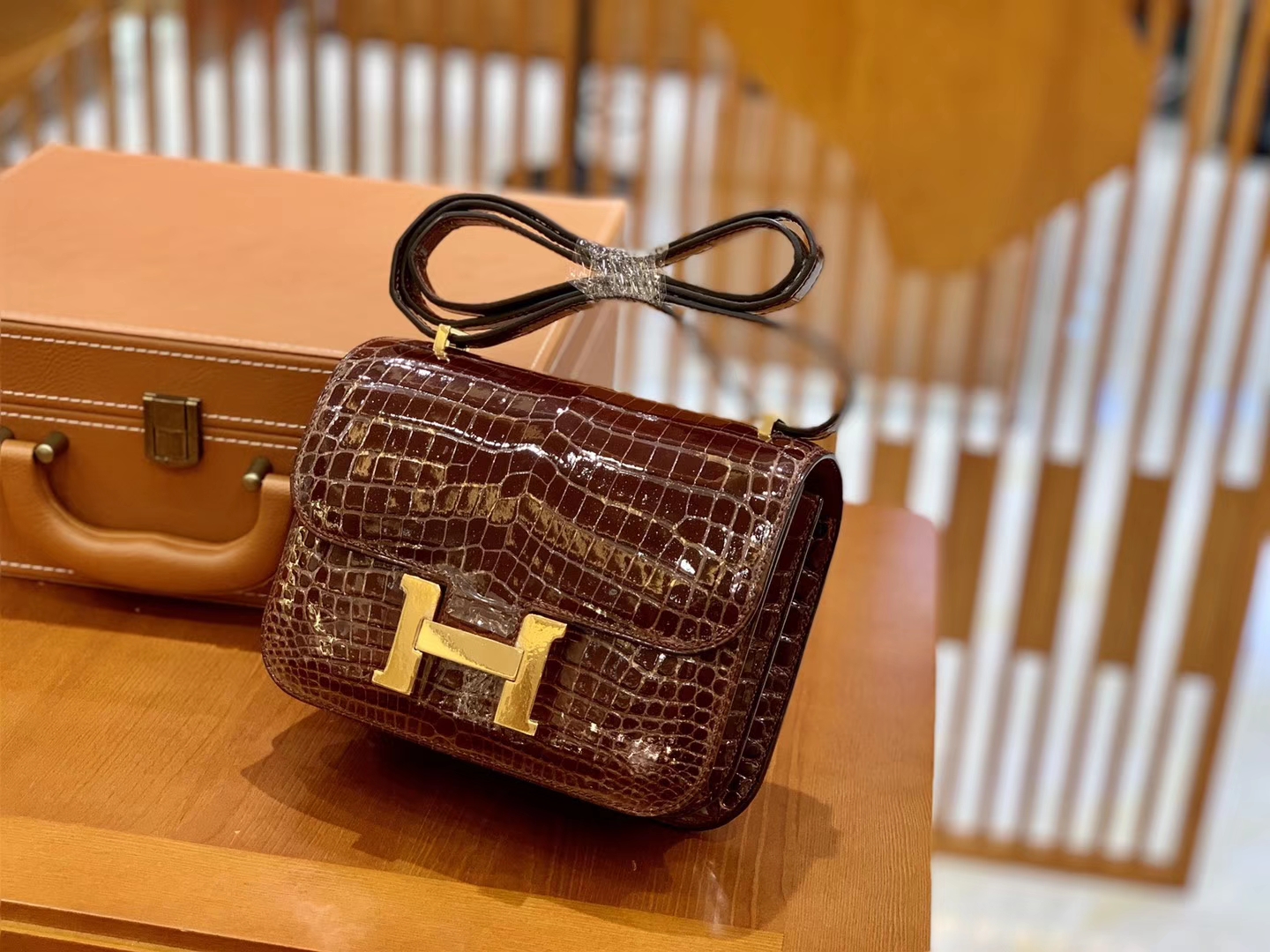 Hermès（爱马仕）Constance 空姐包 摩卡 咖啡色 一级美洲亮面鳄鱼皮 臻品级别 金扣 18cm
