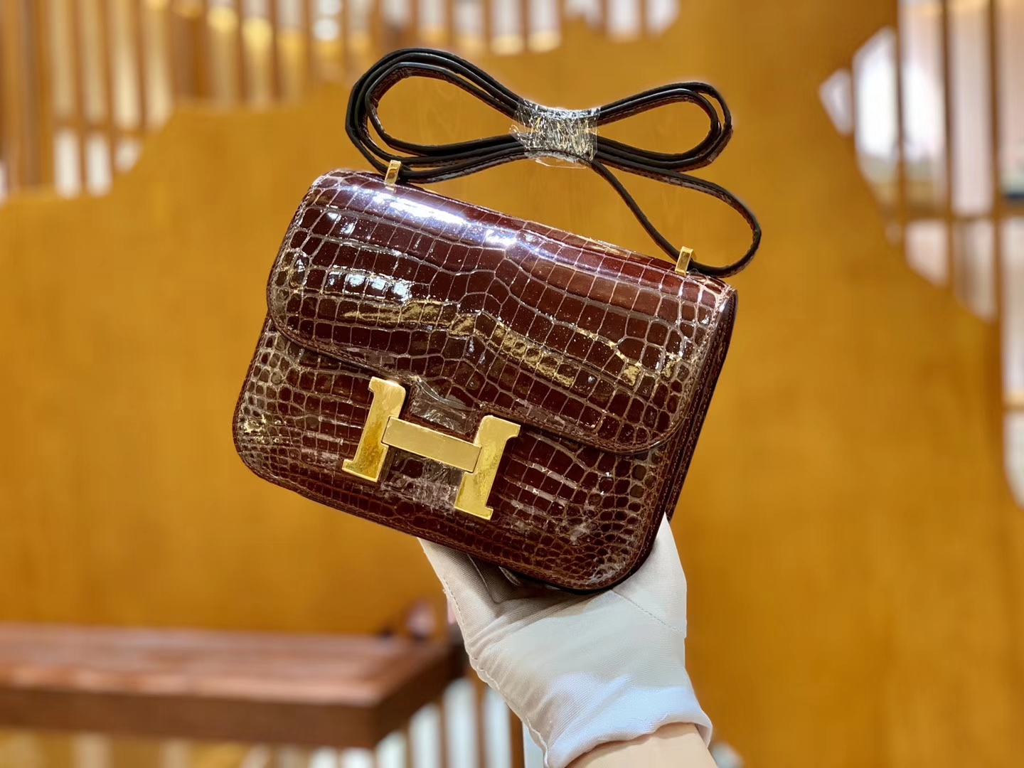 Hermès（爱马仕）Constance 空姐包 摩卡 咖啡色 一级美洲亮面鳄鱼皮 臻品级别 金扣 18cm