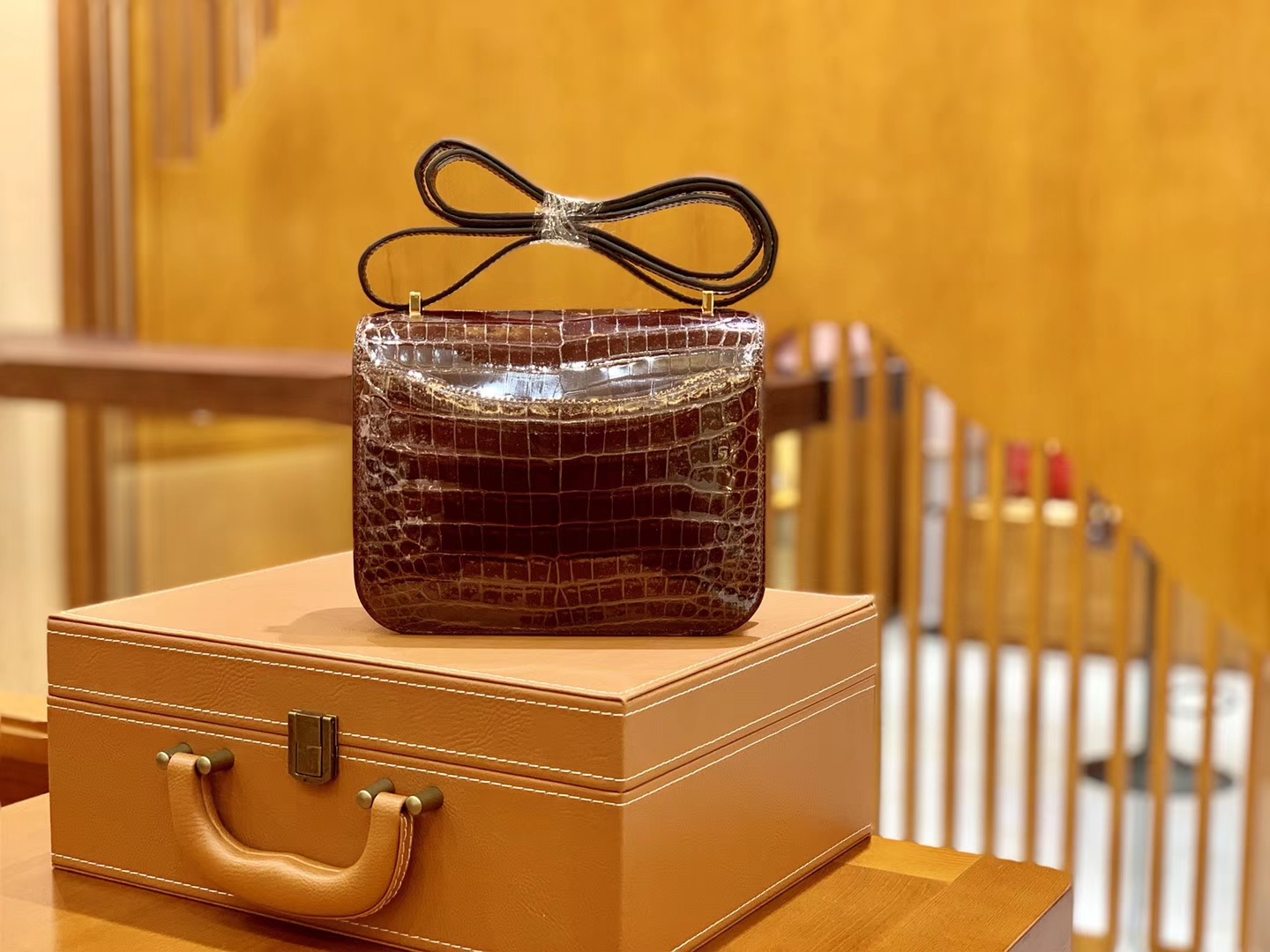 Hermès（爱马仕）Constance 空姐包 摩卡 咖啡色 一级美洲亮面鳄鱼皮 臻品级别 金扣 18cm
