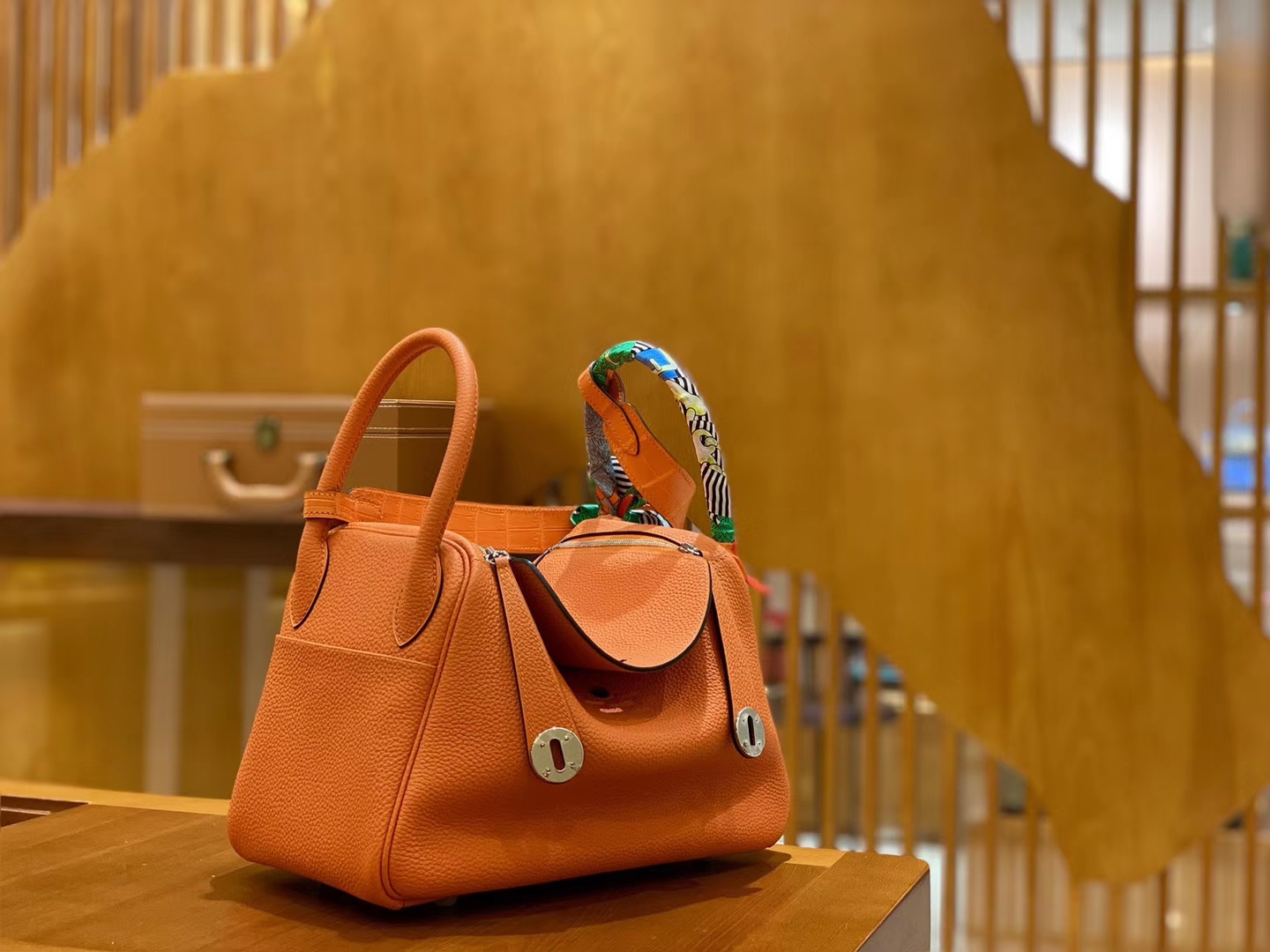Hermès（爱马仕）Lindy 26cm 橙红色 银扣 鳄鱼皮拼togo 全手工缝制