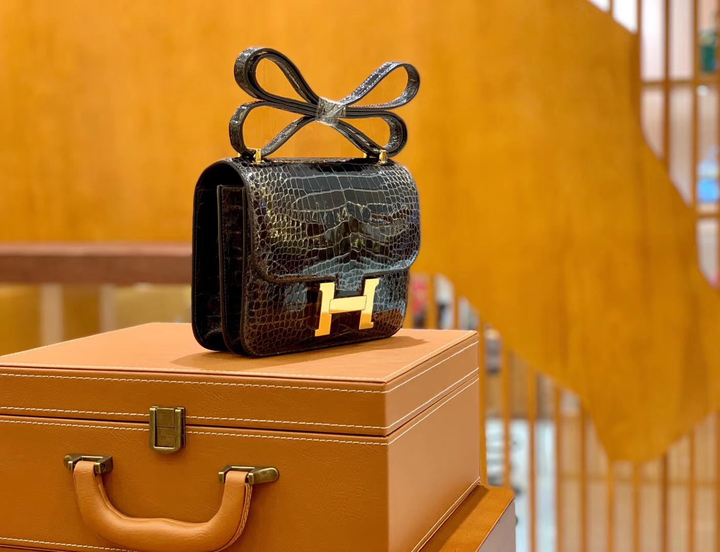 Hermès（爱马仕）新增现货 Constance 康斯坦 美洲鳄鱼皮 深咖色 纹路极美 18cm