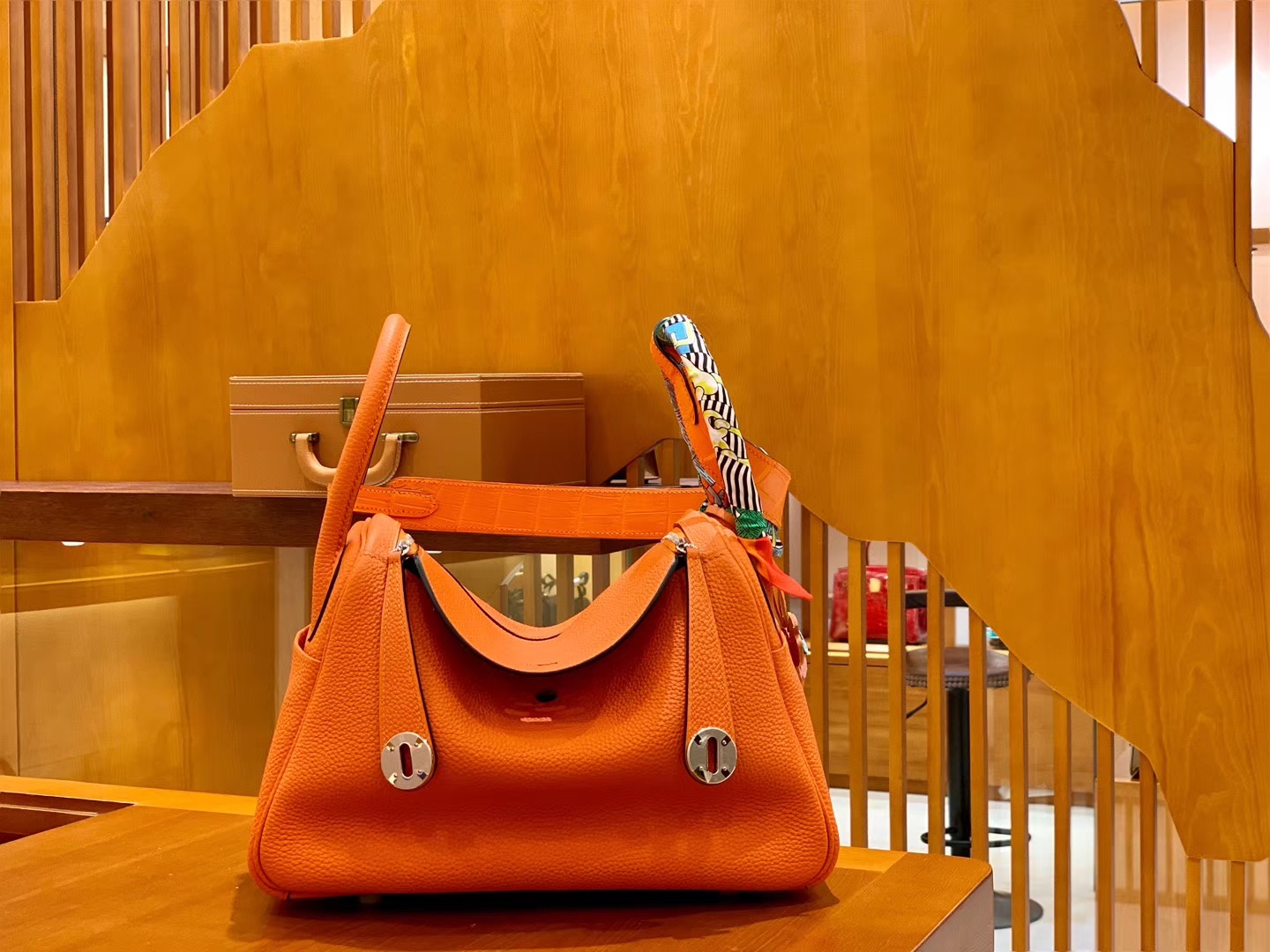 Hermès（爱马仕）Lindy 26cm 橙红色 银扣 鳄鱼皮拼togo 全手工缝制