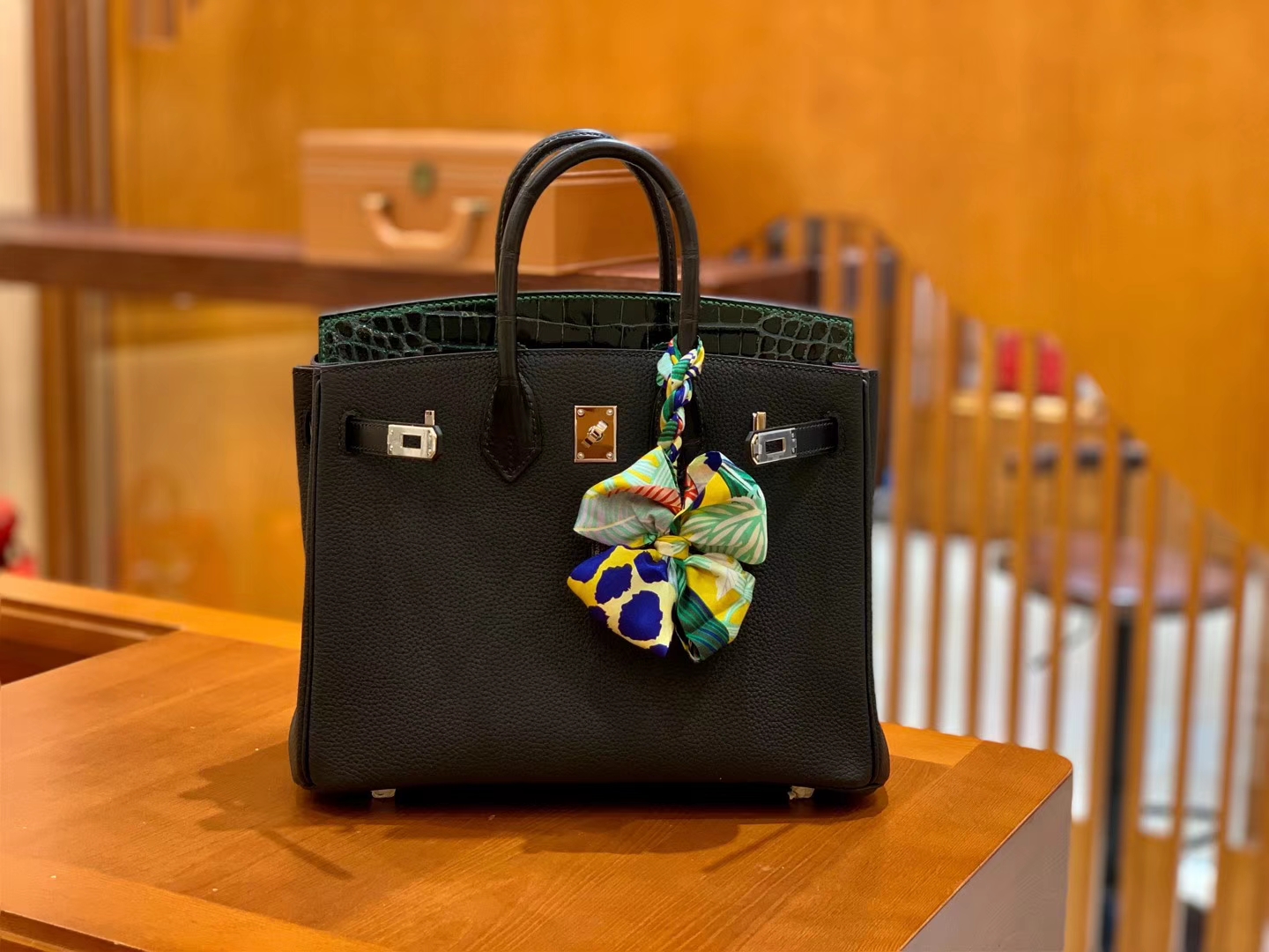 Hermès（爱马仕）Birkin Touch 铂金包 经典黑 拼 祖母绿 牛皮拼鳄鱼皮 金扣 25cm
