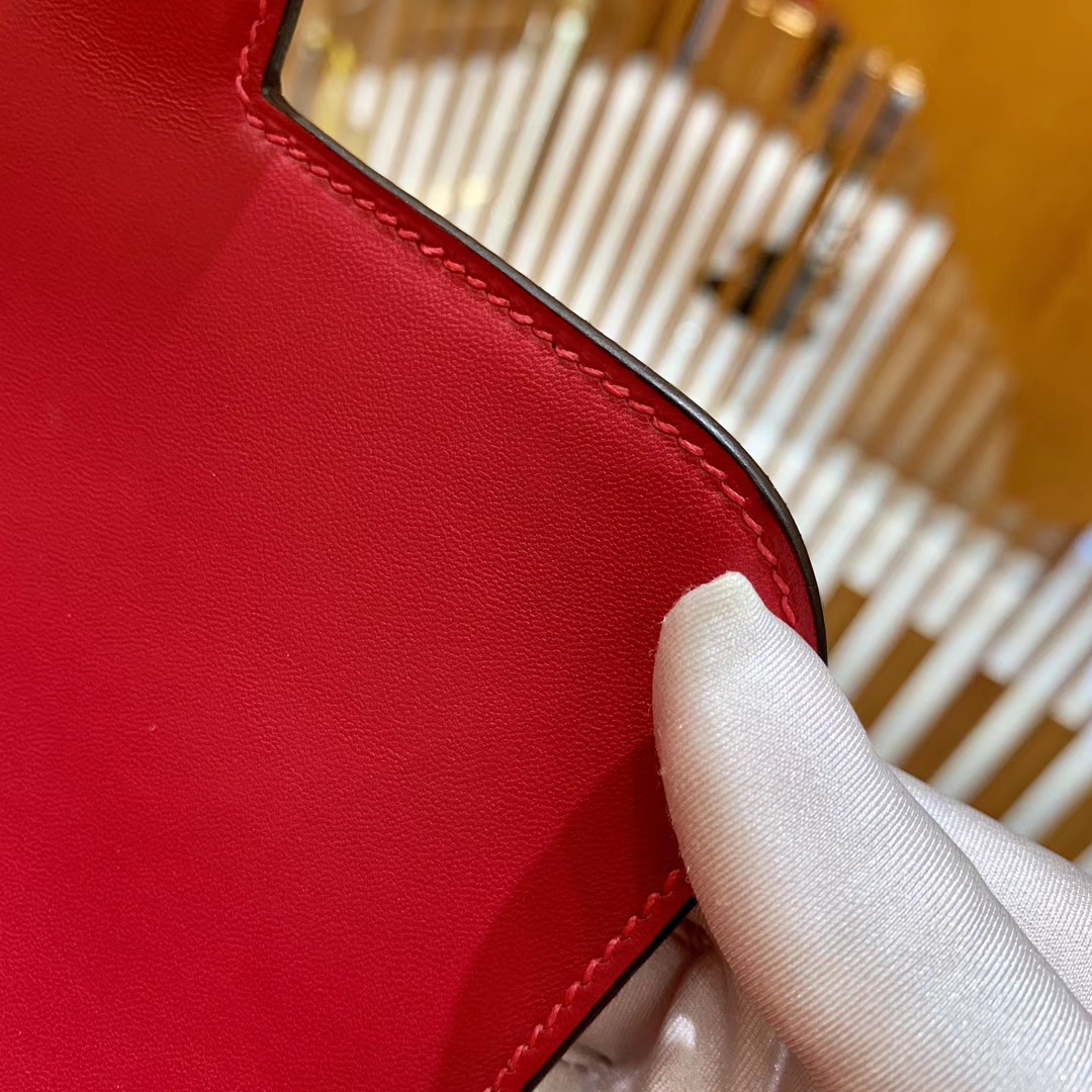 Hermès（爱马仕）新增现货 Constance 康斯坦 美洲鳄鱼皮 极致粉 纹路极美 18cm