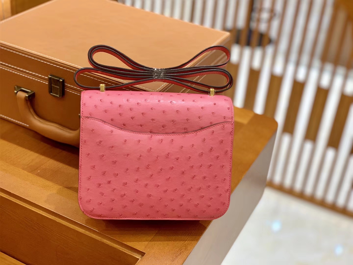 Hermès（爱马仕）Constance 18cm 陶瓷粉 樱花粉 金扣 南非进口KK鸵鸟 全手工缝制
