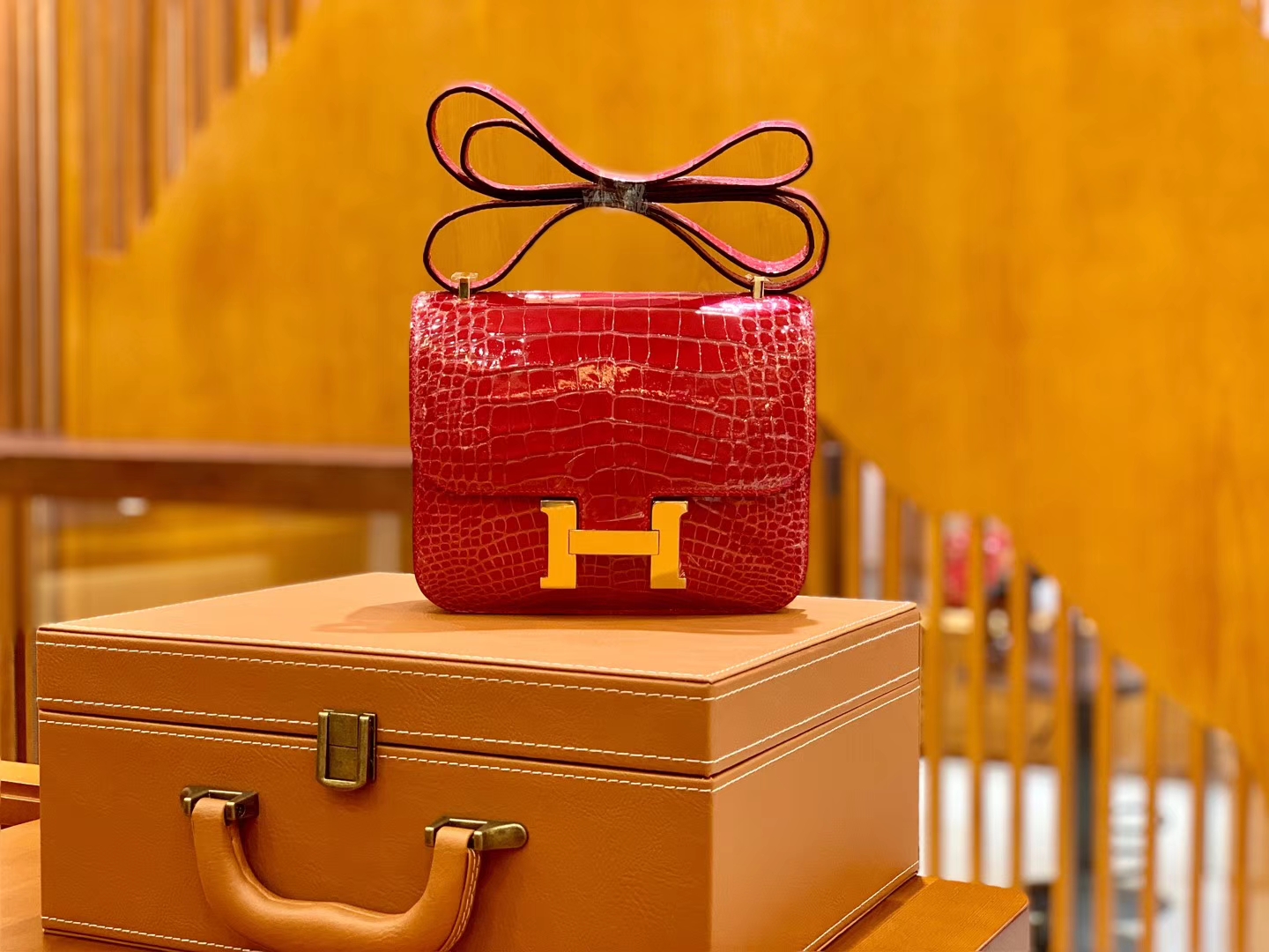 Hermès（爱马仕）新增现货 Constance 康斯坦 美洲鳄鱼皮 极致粉 纹路极美 18cm