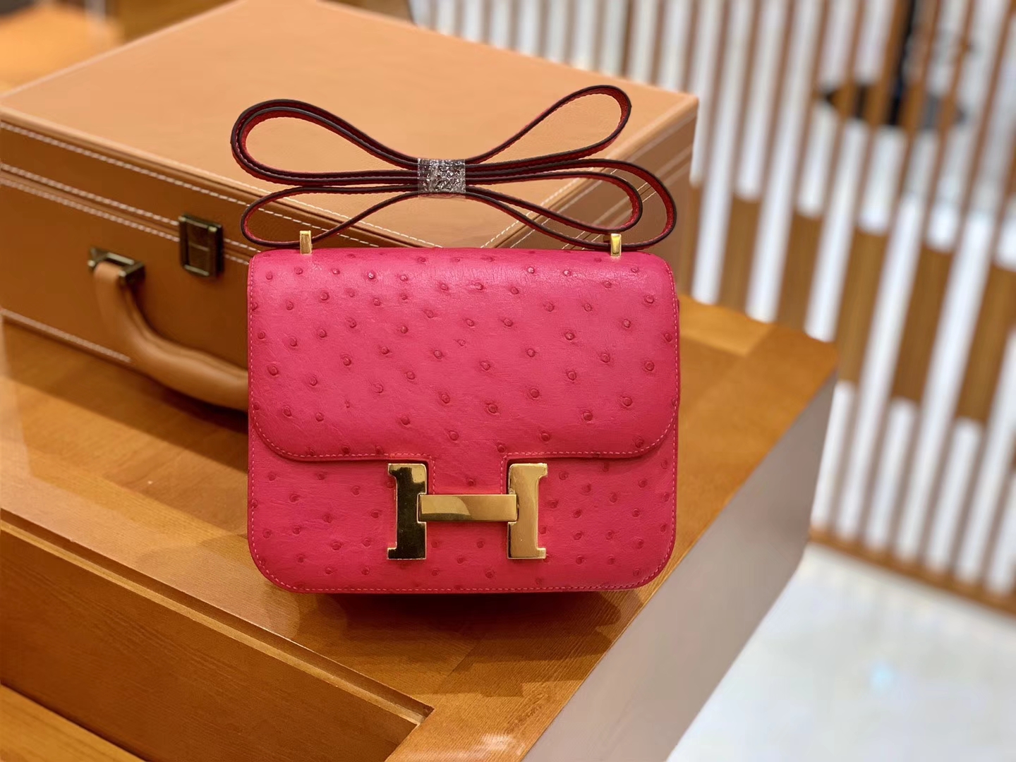 Hermès（爱马仕）Constance 18cm 玫红色 金扣 南非进口KK鸵鸟 全手工缝制