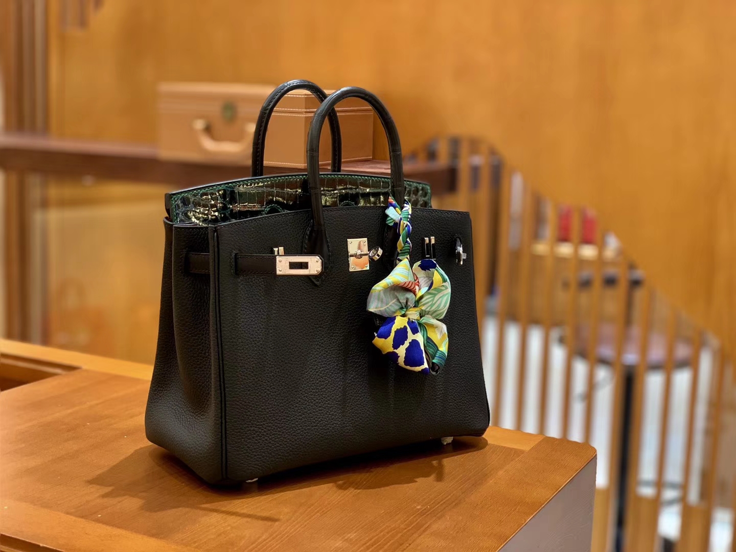 Hermès（爱马仕）Birkin Touch 铂金包 经典黑 拼 祖母绿 牛皮拼鳄鱼皮 金扣 25cm