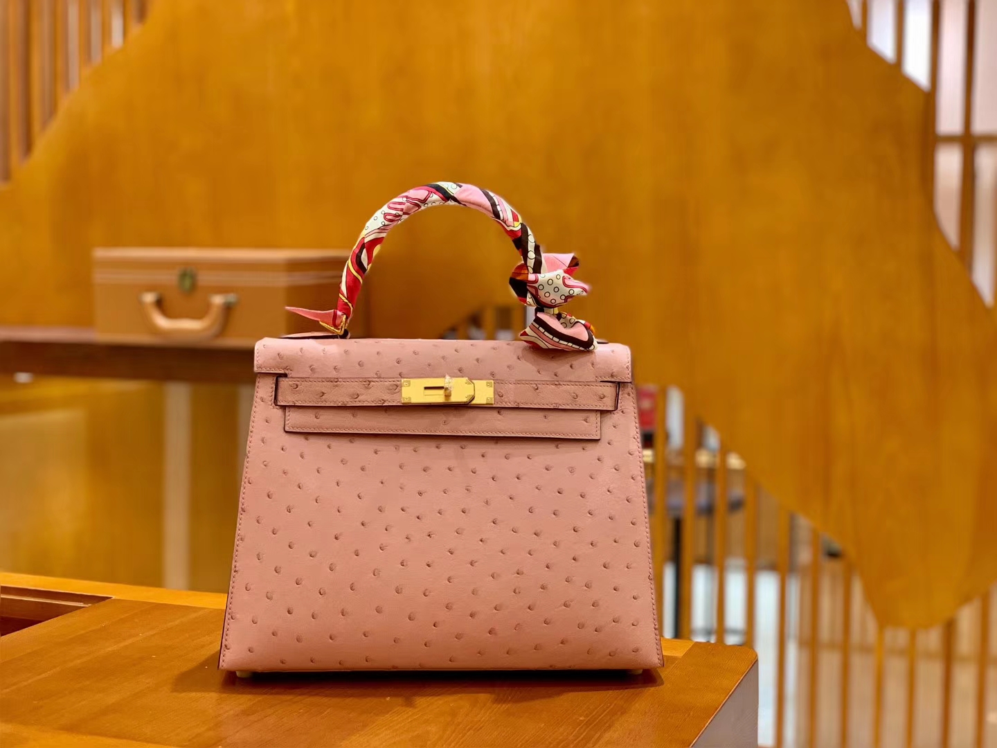 Hermès（爱马仕）Kelly 28cm 橡皮粉 陶瓷粉 金扣 南非进口 鸵鸟皮 全手工缝制