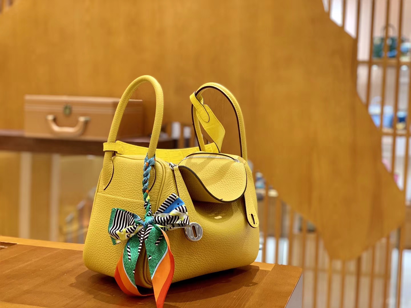 Hermès（爱马仕）Lindy 26cm 那不勒斯黄 银扣 鳄鱼皮拼togo 全手工缝制