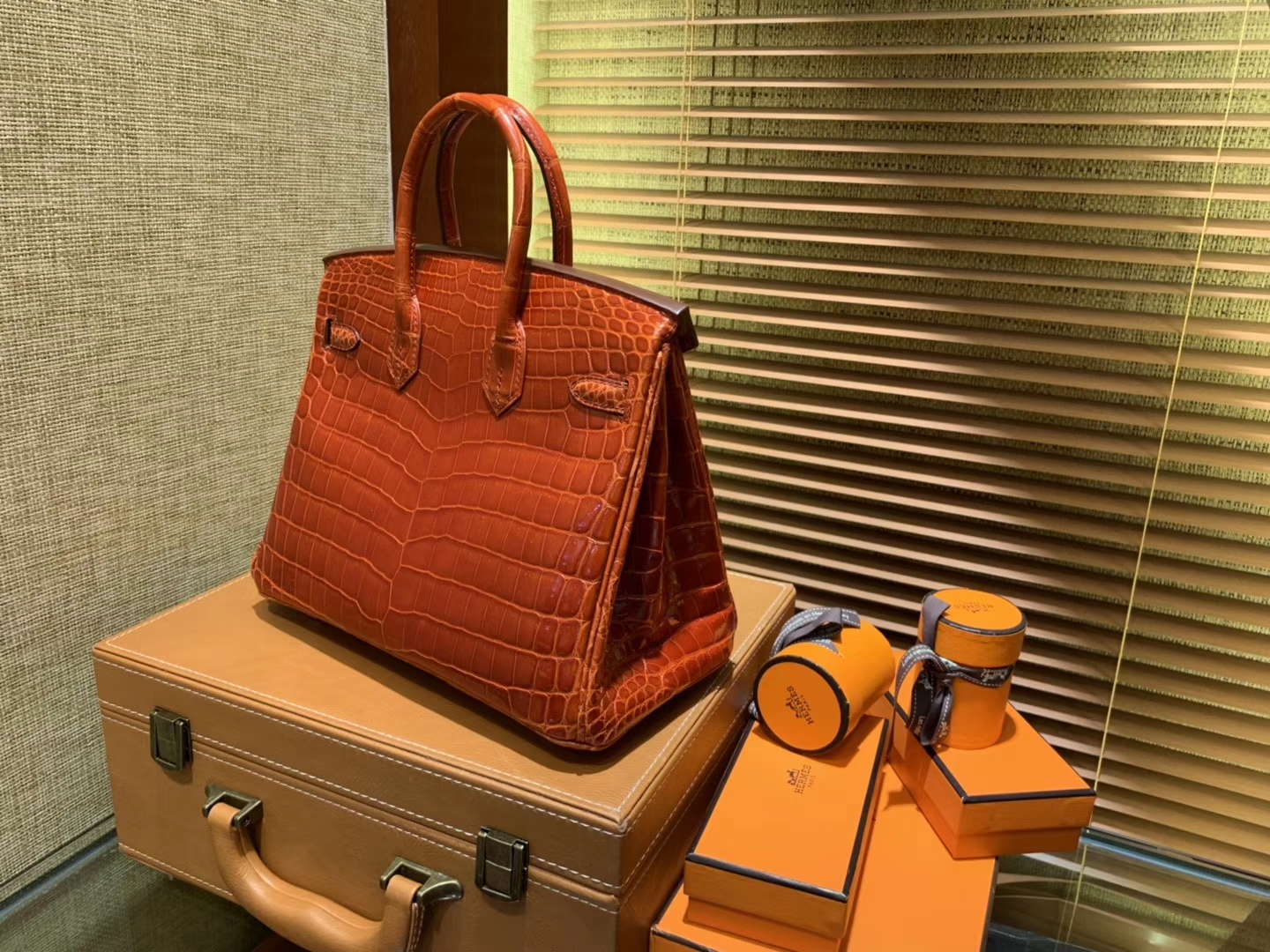 Hermès（爱马仕）Birkin 铂金包 法拉利红 亮面鳄鱼 金扣 25cm