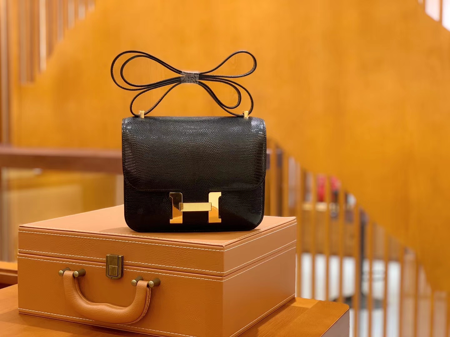 Hermès（爱马仕）Constance 18cm 经典黑 金扣 南非野生蜥蜴皮 全手工缝制