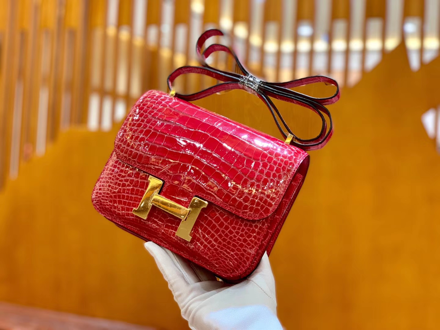 Hermès（爱马仕）新增现货 Constance 康斯坦 美洲鳄鱼皮 极致粉 纹路极美 18cm