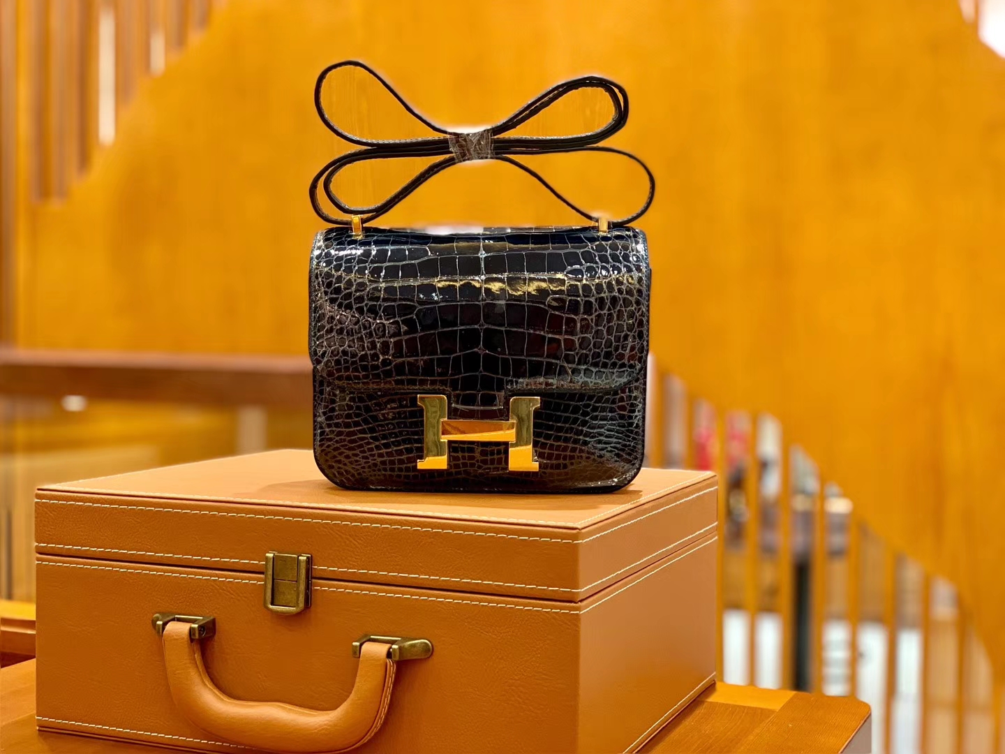 Hermès（爱马仕）新增现货 Constance 康斯坦 美洲鳄鱼皮 海洋蓝 纹路极美 18cm