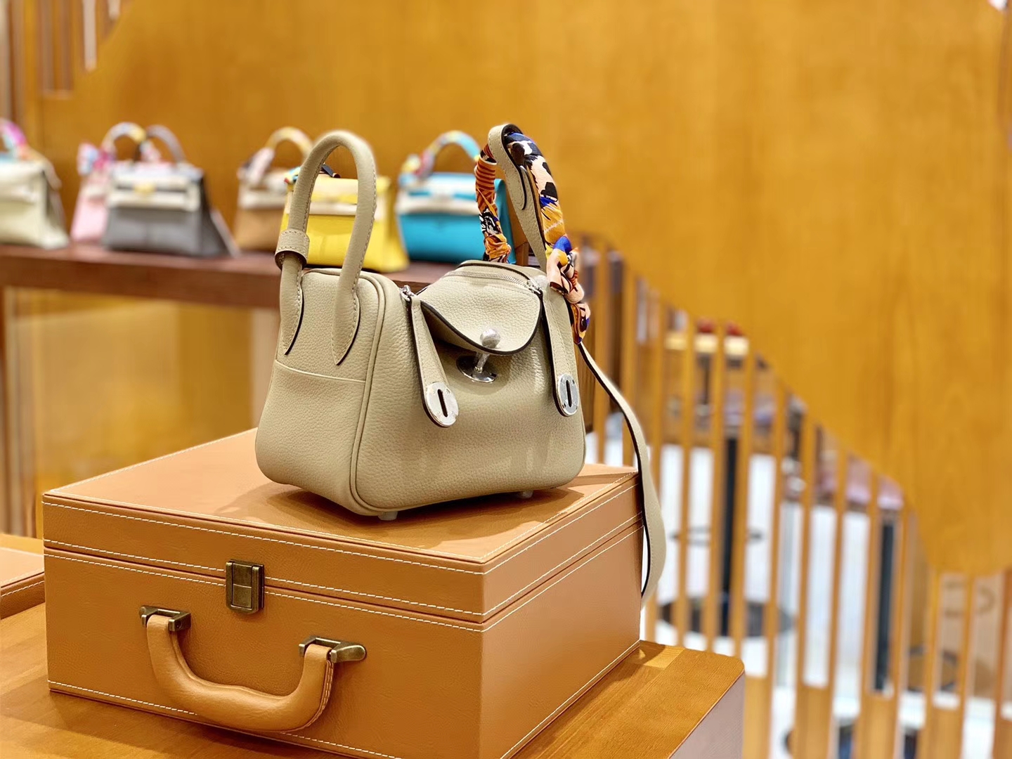 Hermès（爱马仕）Mini Lindy 迷你 琳迪包 风衣灰 18cm