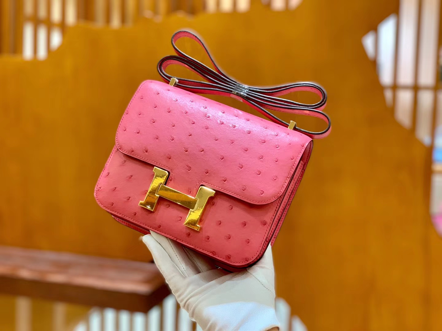 Hermès（爱马仕）Constance 18cm 陶瓷粉 樱花粉 金扣 南非进口KK鸵鸟 全手工缝制