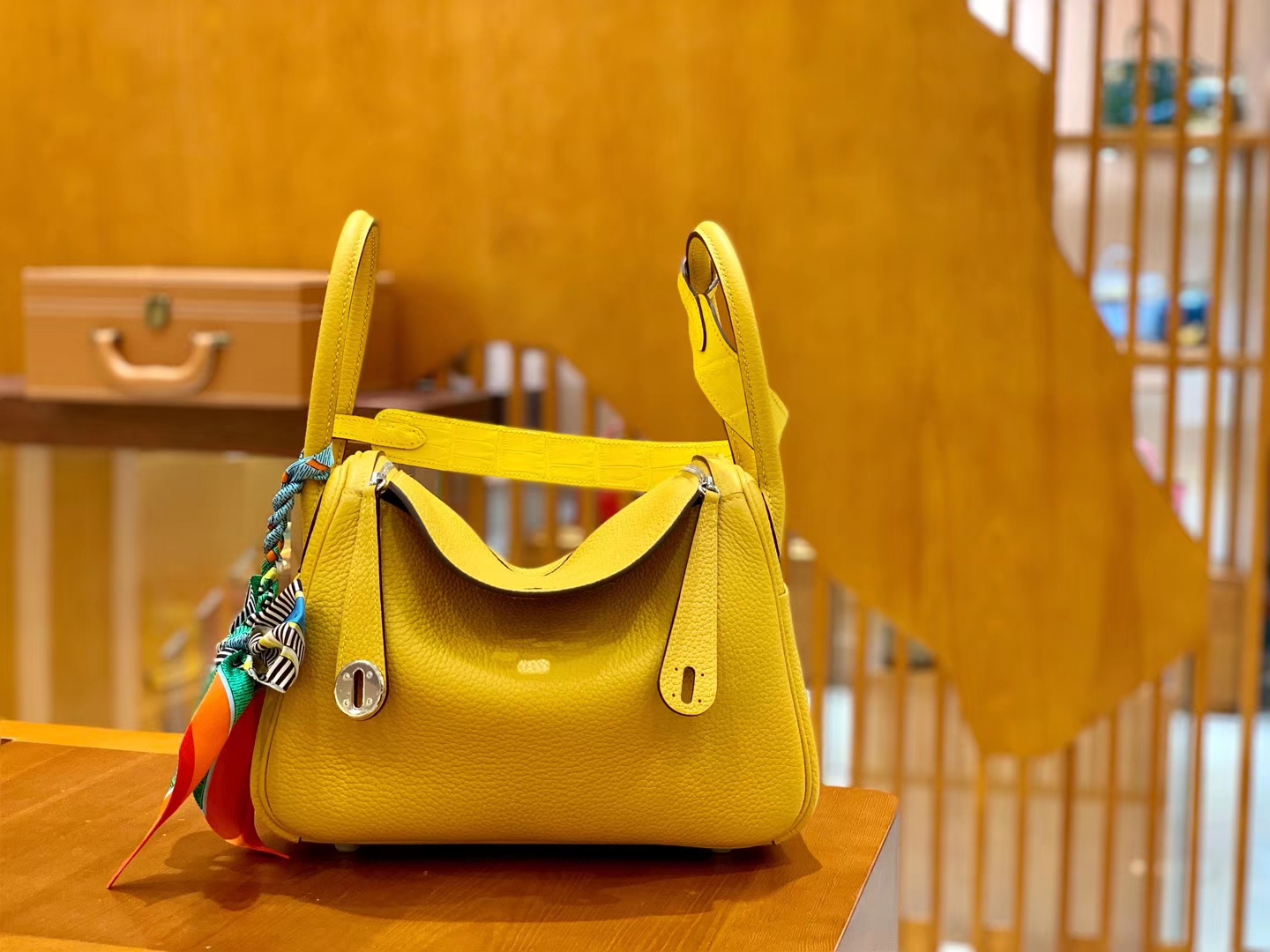 Hermès（爱马仕）Lindy 26cm 那不勒斯黄 银扣 鳄鱼皮拼togo 全手工缝制