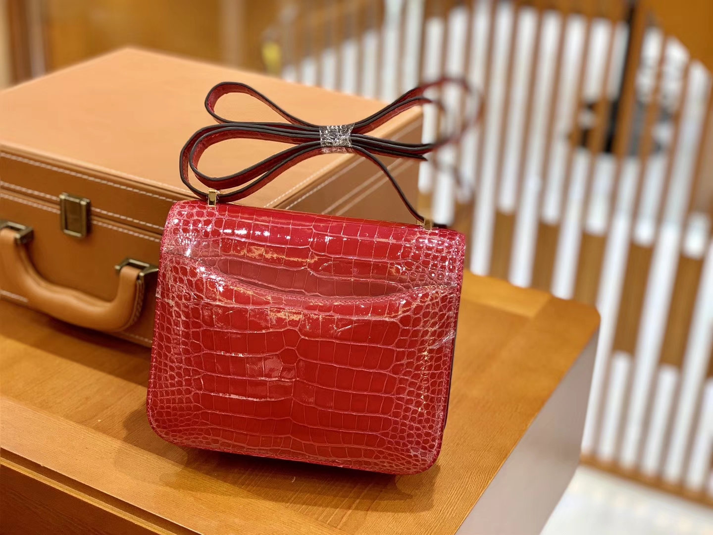Hermès（爱马仕）新增现货 Constance 康斯坦 美洲鳄鱼皮 极致粉 纹路极美 18cm
