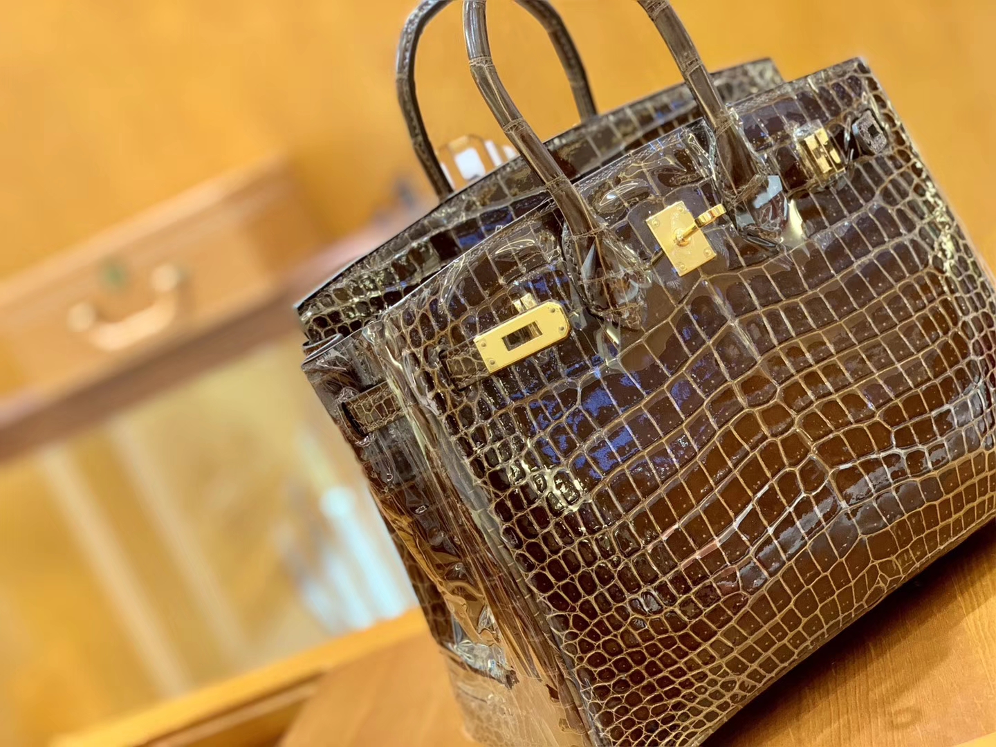 Hermès（爱马仕）Birkin 25cm 咖啡色 金扣 倒V湾鳄 臻品级别