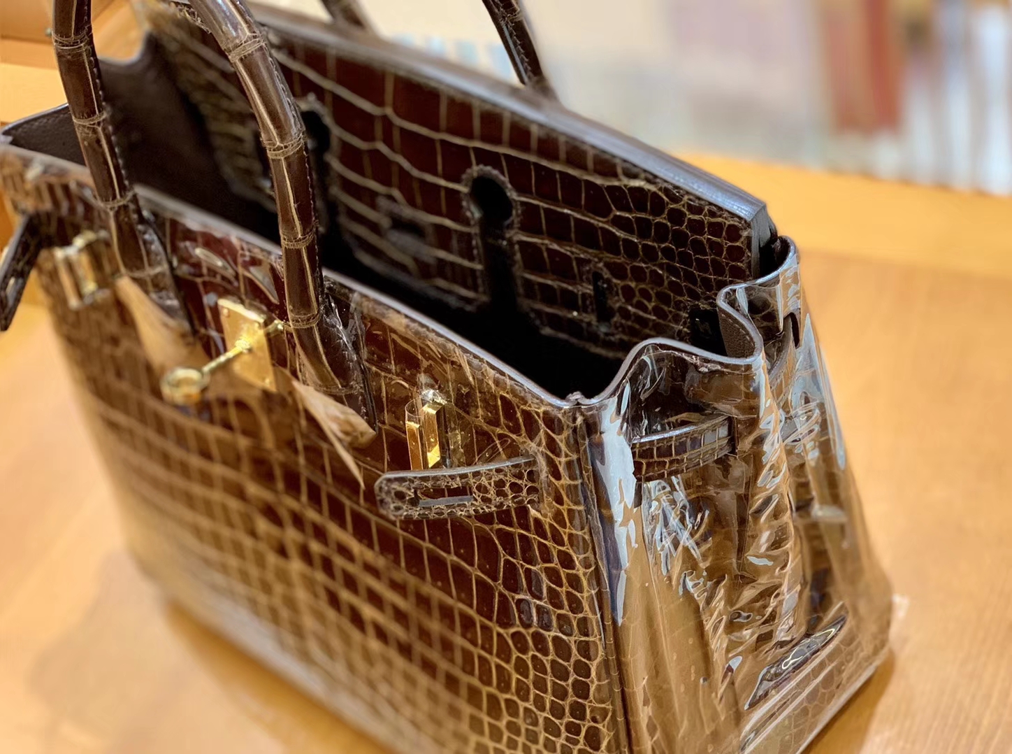 Hermès（爱马仕）Birkin 25cm 咖啡色 金扣 倒V湾鳄 臻品级别