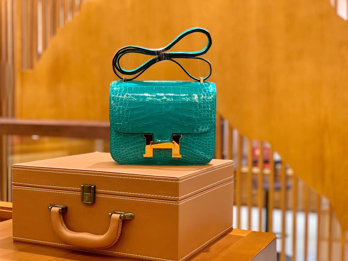Hermès（爱马仕）Constance 18cm 维罗纳绿 金扣 美洲亮面 鳄鱼皮 全手工缝制
