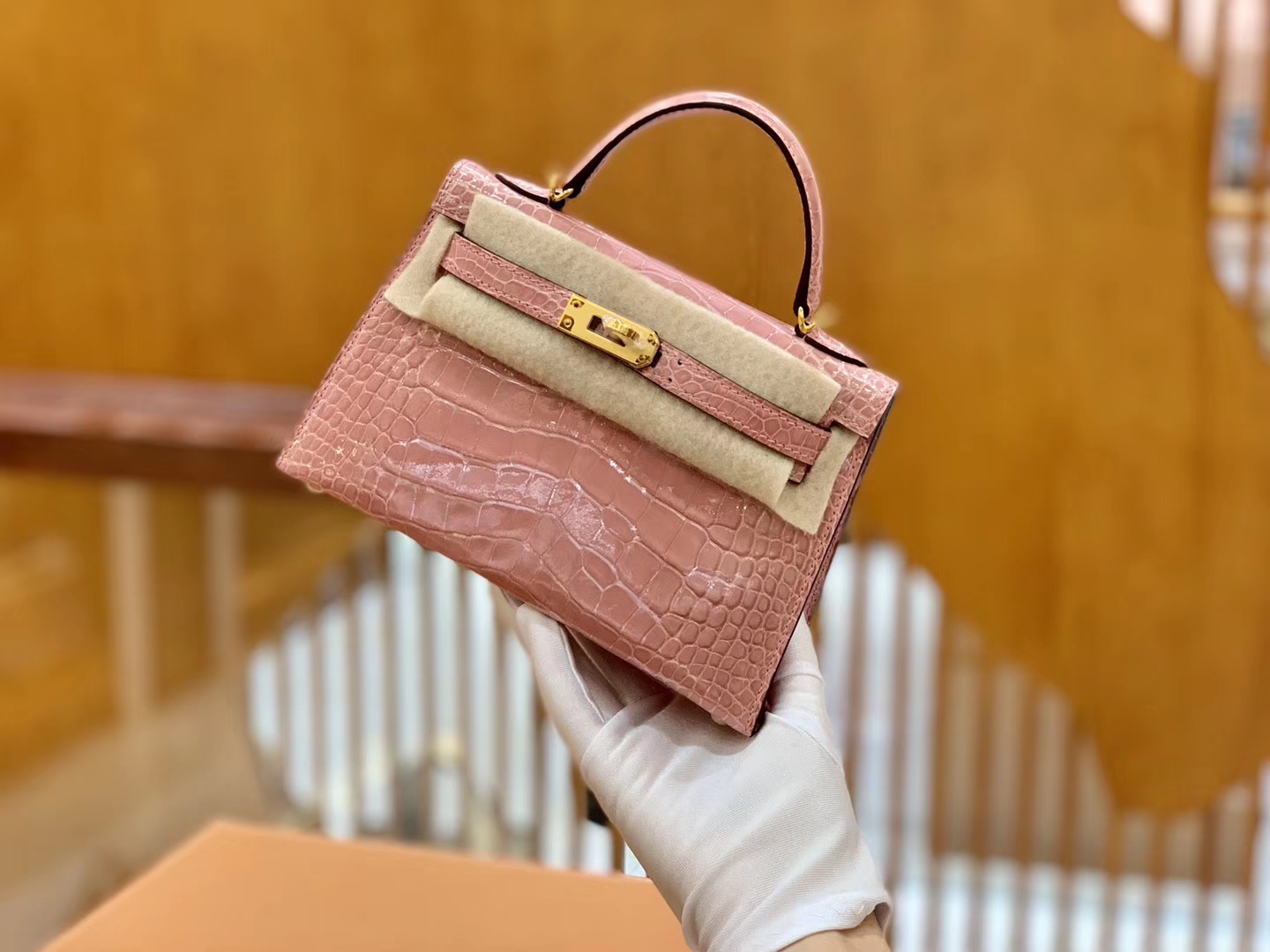 Hermès（爱马仕）Mini Kelly 19cm 樱花粉 金扣 一级 美洲 鳄鱼皮 臻品级别