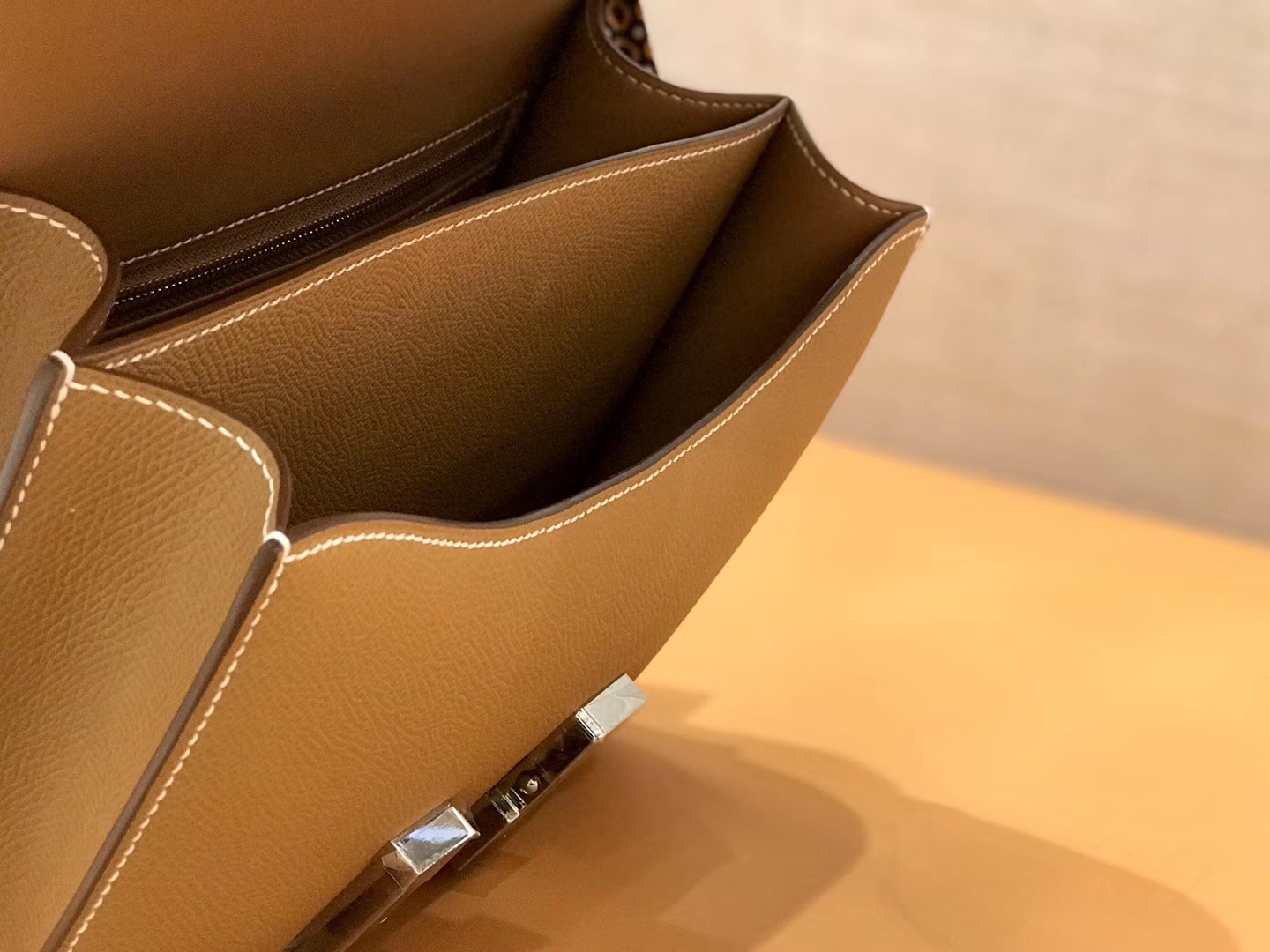 Hermès（爱马仕）康斯坦 Constance 空姐包 金棕色 德国进口牛皮 全手工缝制 银扣 24cm