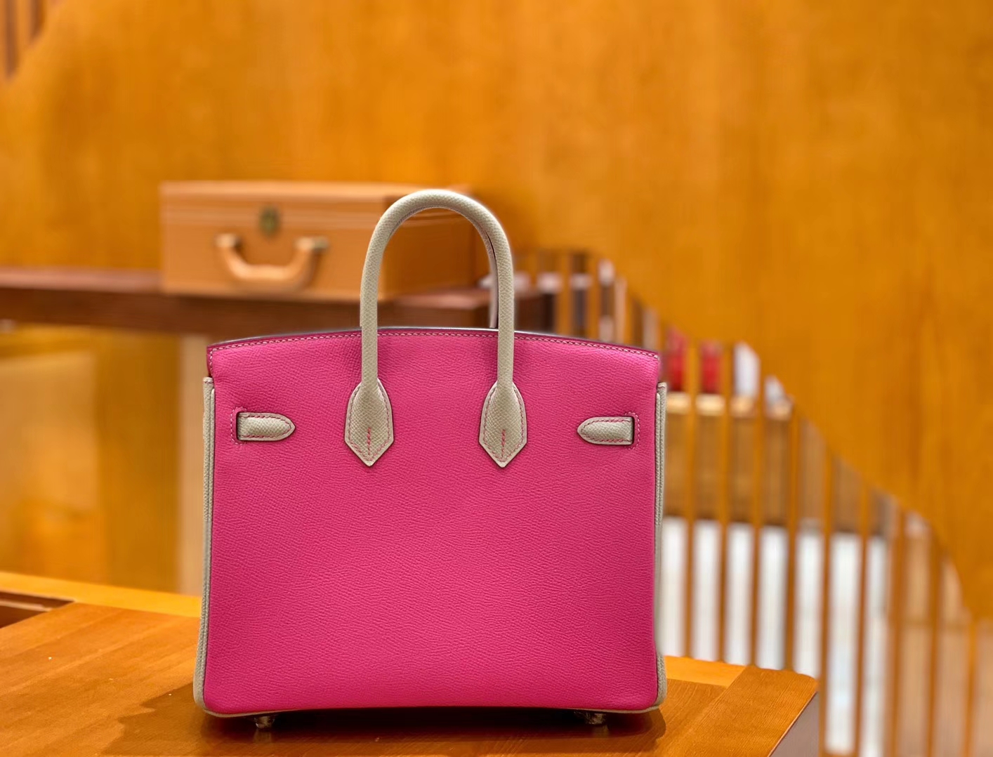 Hermès（爱马仕）Birkin 25cn 玉兰粉拼海鸥灰 掌纹牛皮 高定版本 鳄鱼皮工序