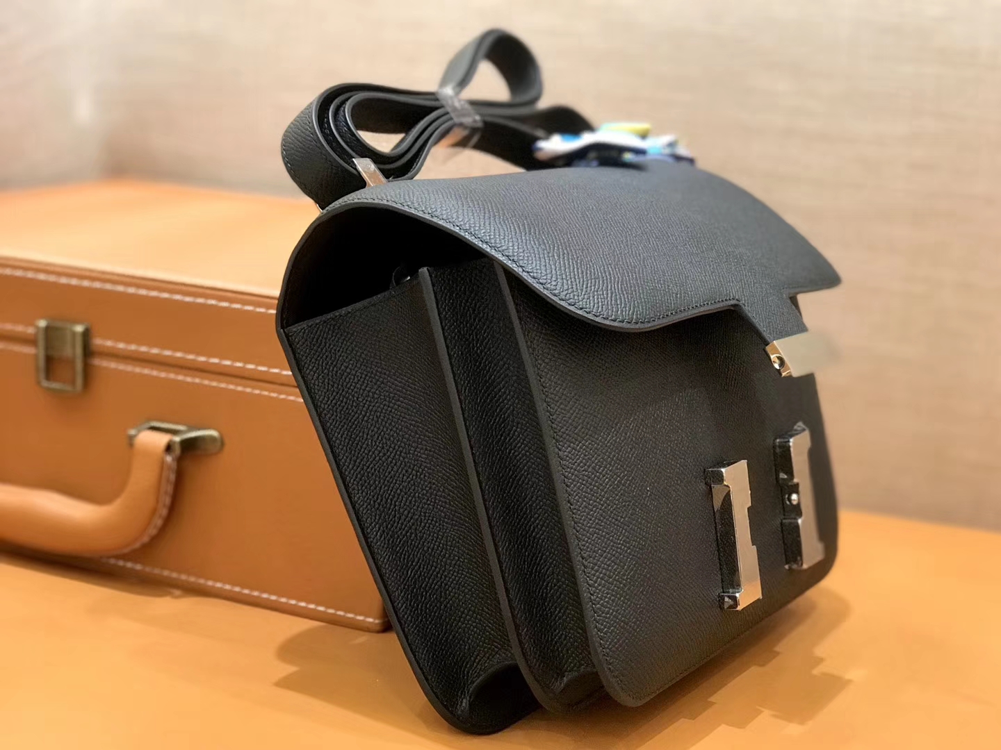 Hermès（爱马仕）康斯坦 Constance 空姐包 经典黑 德国进口牛皮 全手工缝制 银扣 24cm
