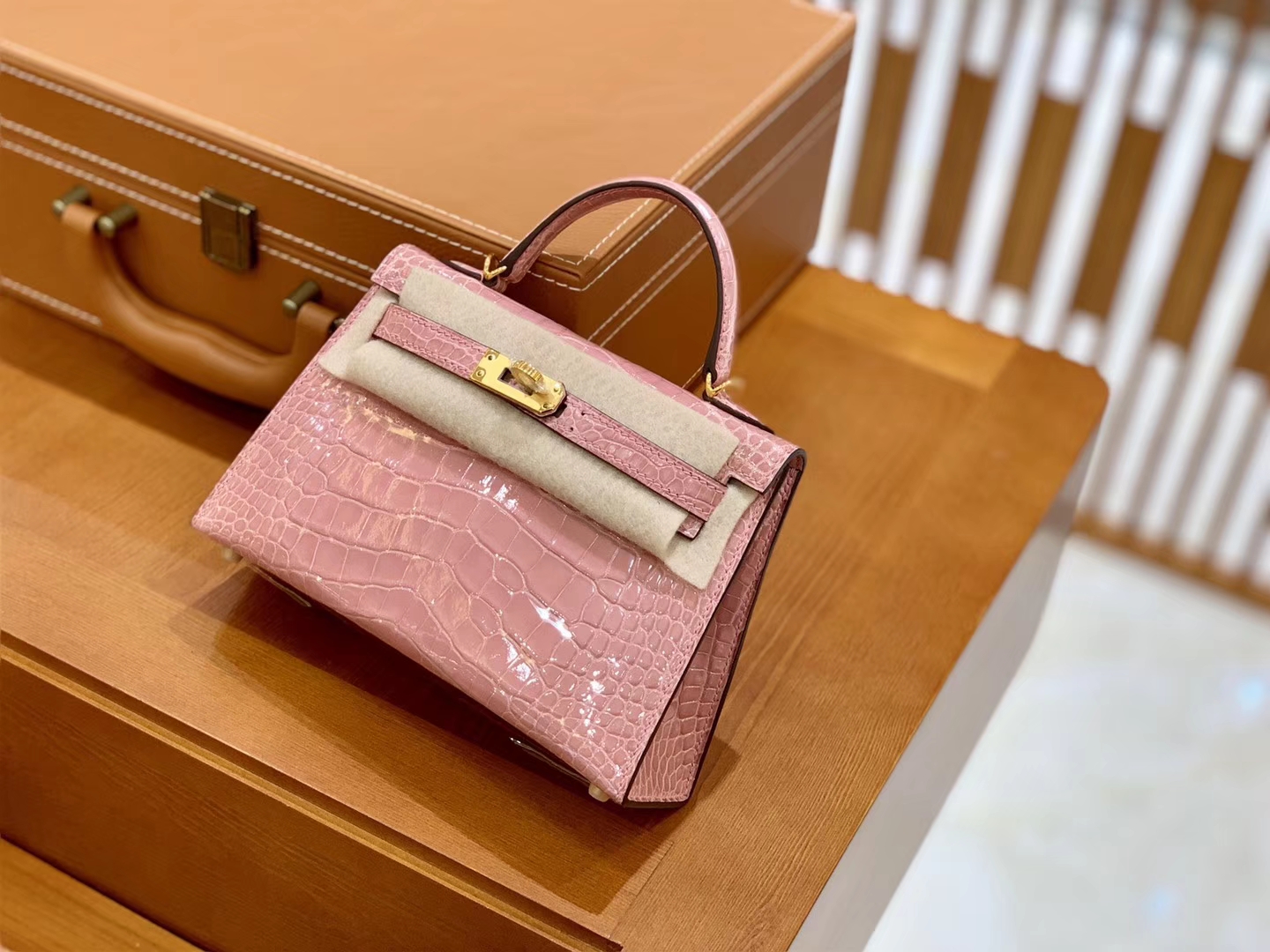 Hermès（爱马仕）Mini Kelly 19cm 樱花粉 金扣 一级 美洲 鳄鱼皮 臻品级别