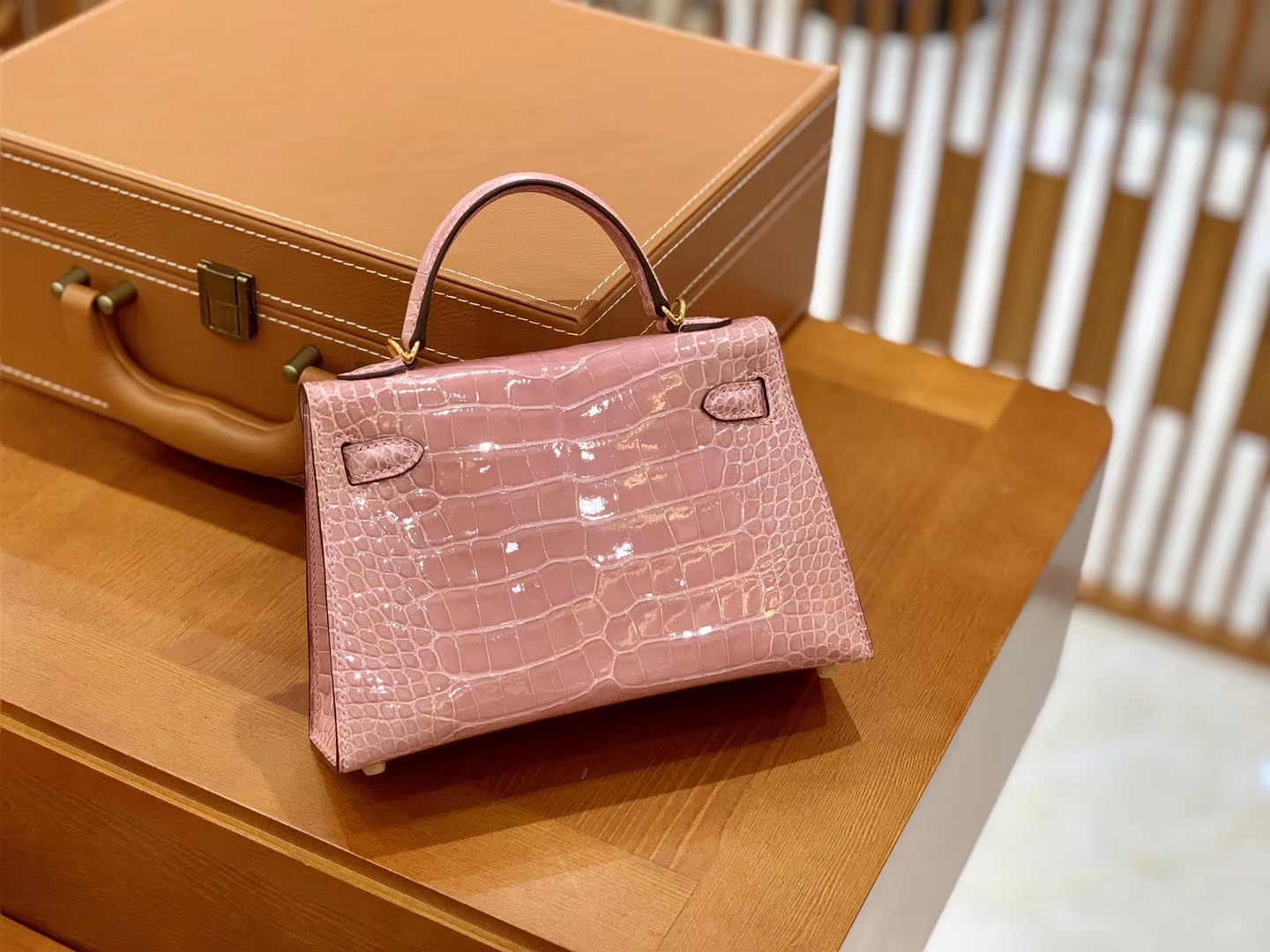 Hermès（爱马仕）Mini Kelly 19cm 樱花粉 金扣 一级 美洲 鳄鱼皮 臻品级别