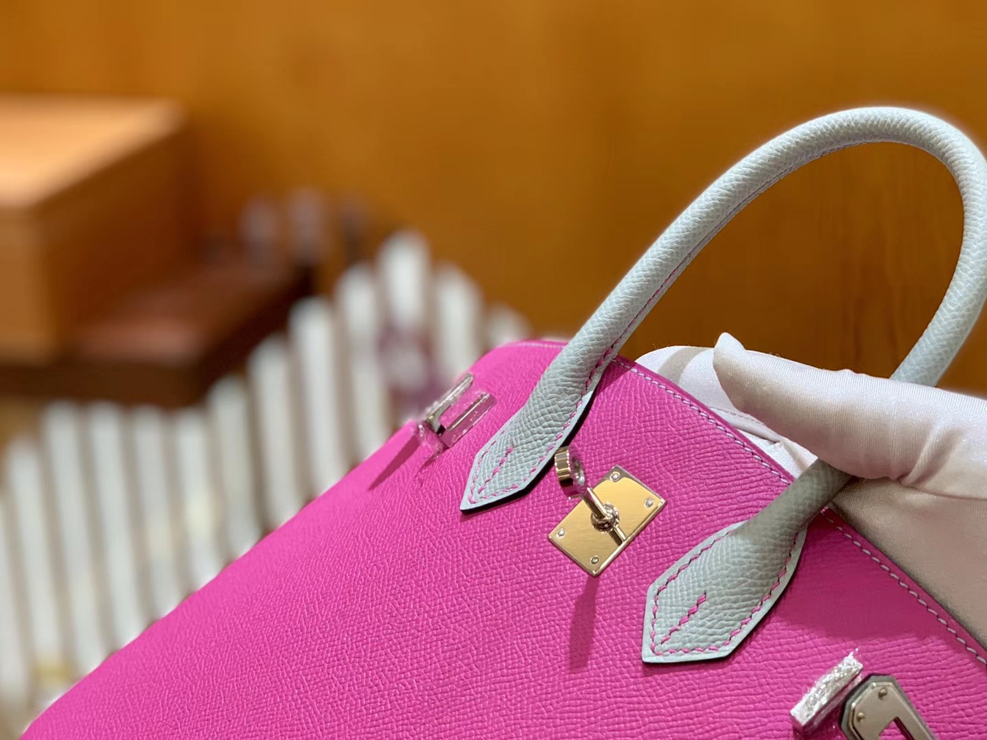 Hermès（爱马仕）Birkin 25cn 玉兰粉拼海鸥灰 掌纹牛皮 高定版本 鳄鱼皮工序