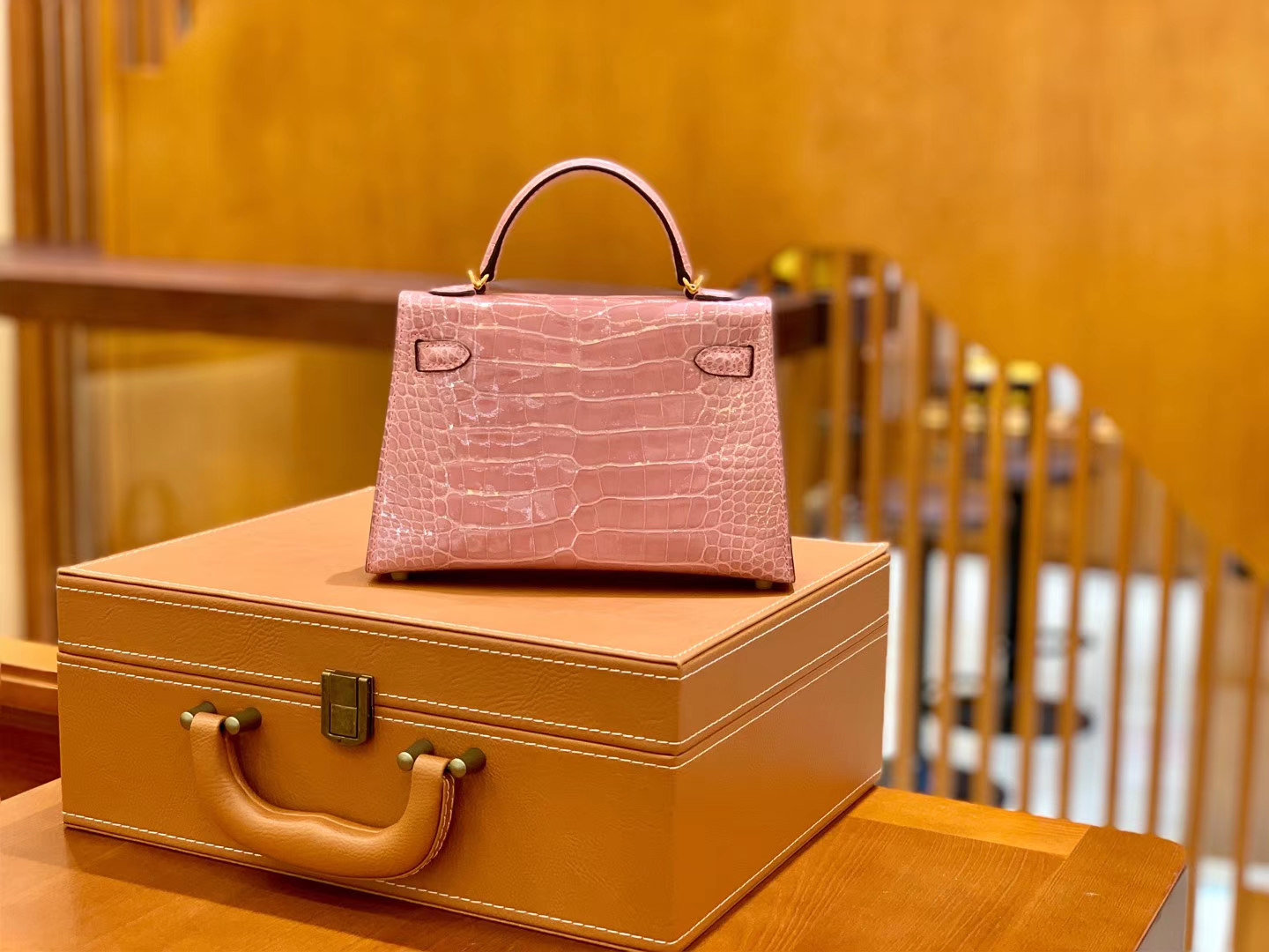 Hermès（爱马仕）Mini Kelly 19cm 樱花粉 金扣 一级 美洲 鳄鱼皮 臻品级别